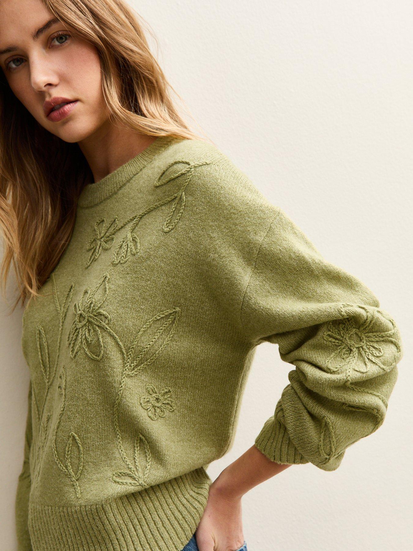 new-look-floral-embroidered-jumper-light-greenoutfit