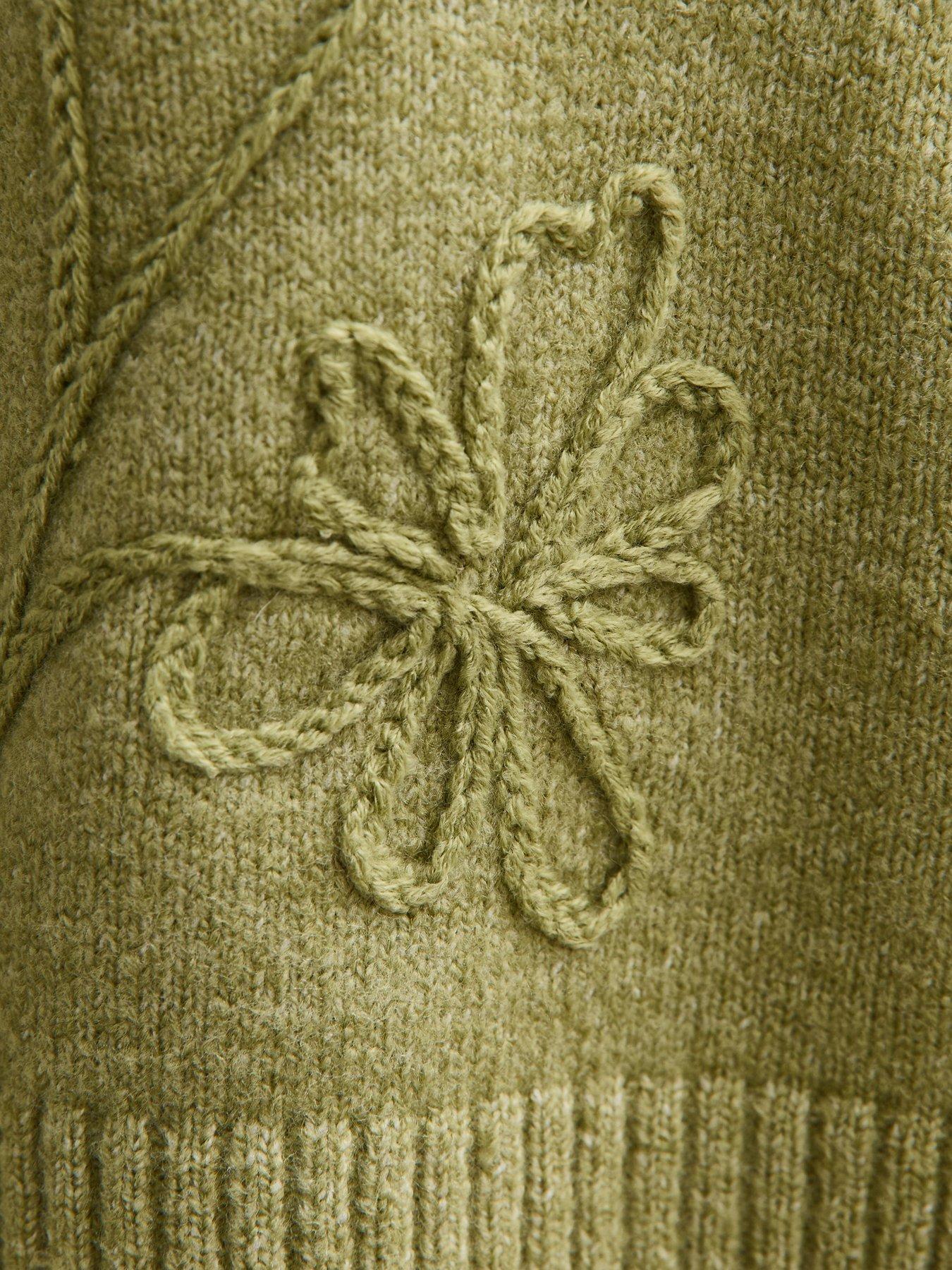 new-look-floral-embroidered-jumper-light-greendetail