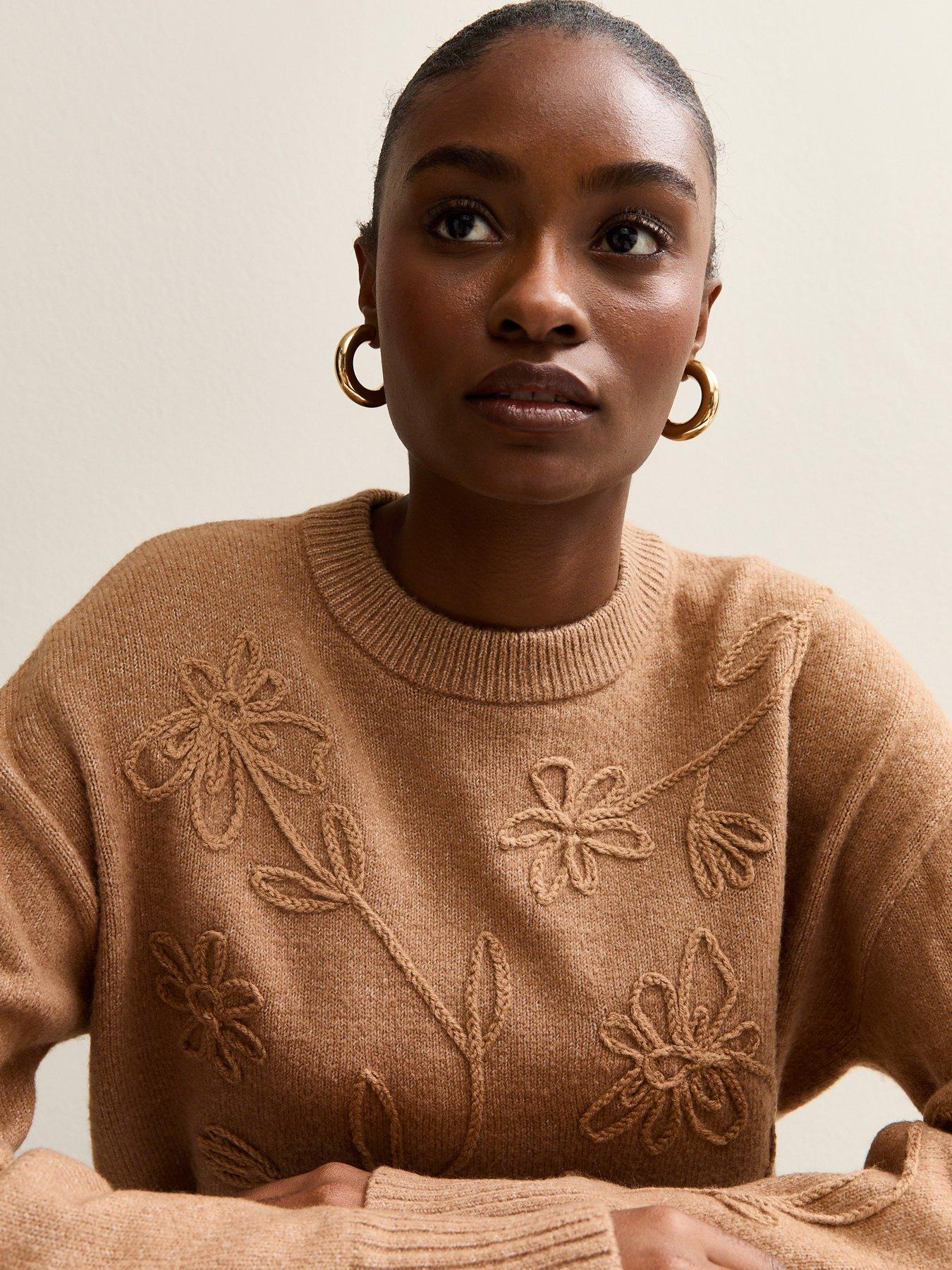 new-look-floral-embroidered-jumper-cameldetail