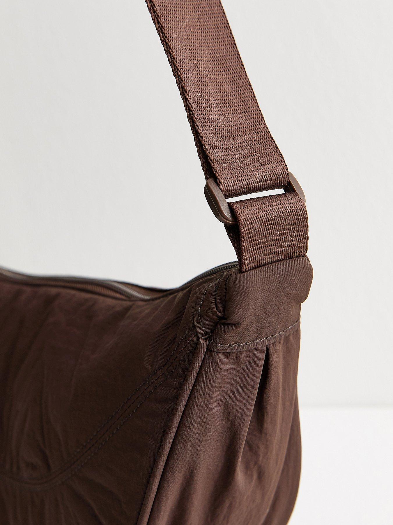 new-look-plain-curved-crossbody-bag-dark-brownoutfit