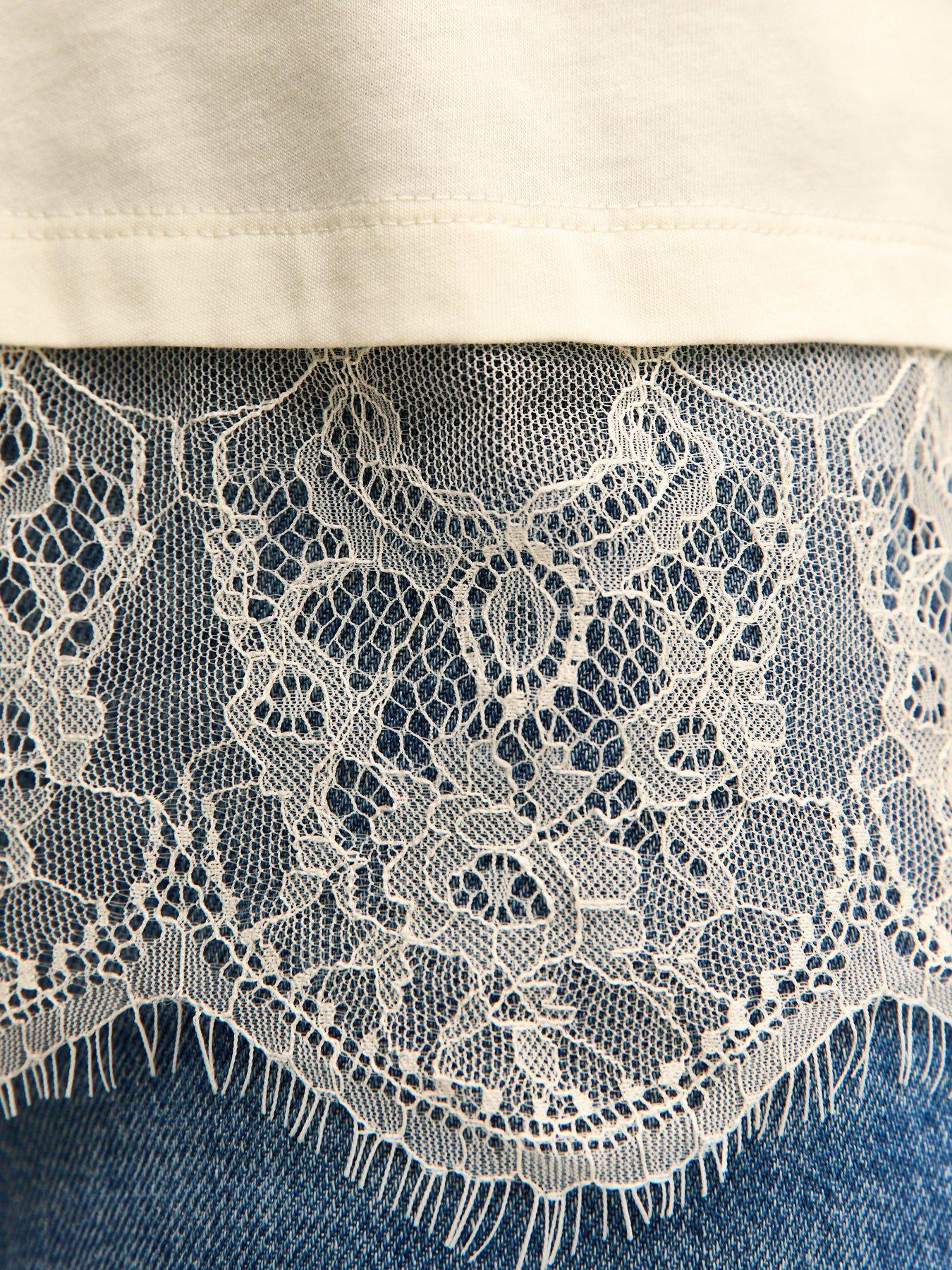 new-look-white-lace-hem-boxy-top-creamdetail