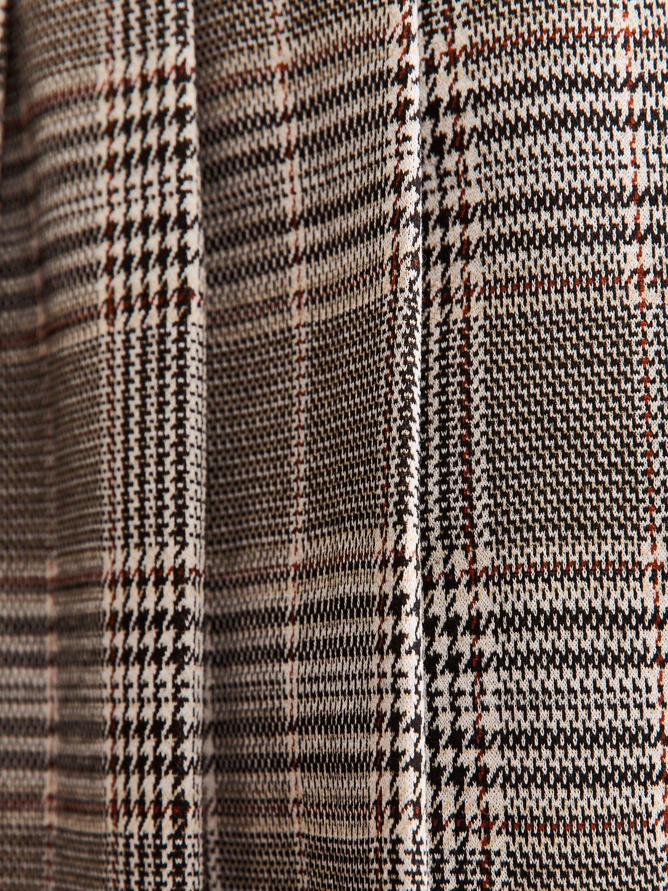 new-look-checked-pleated-mini-skirt-greydetail
