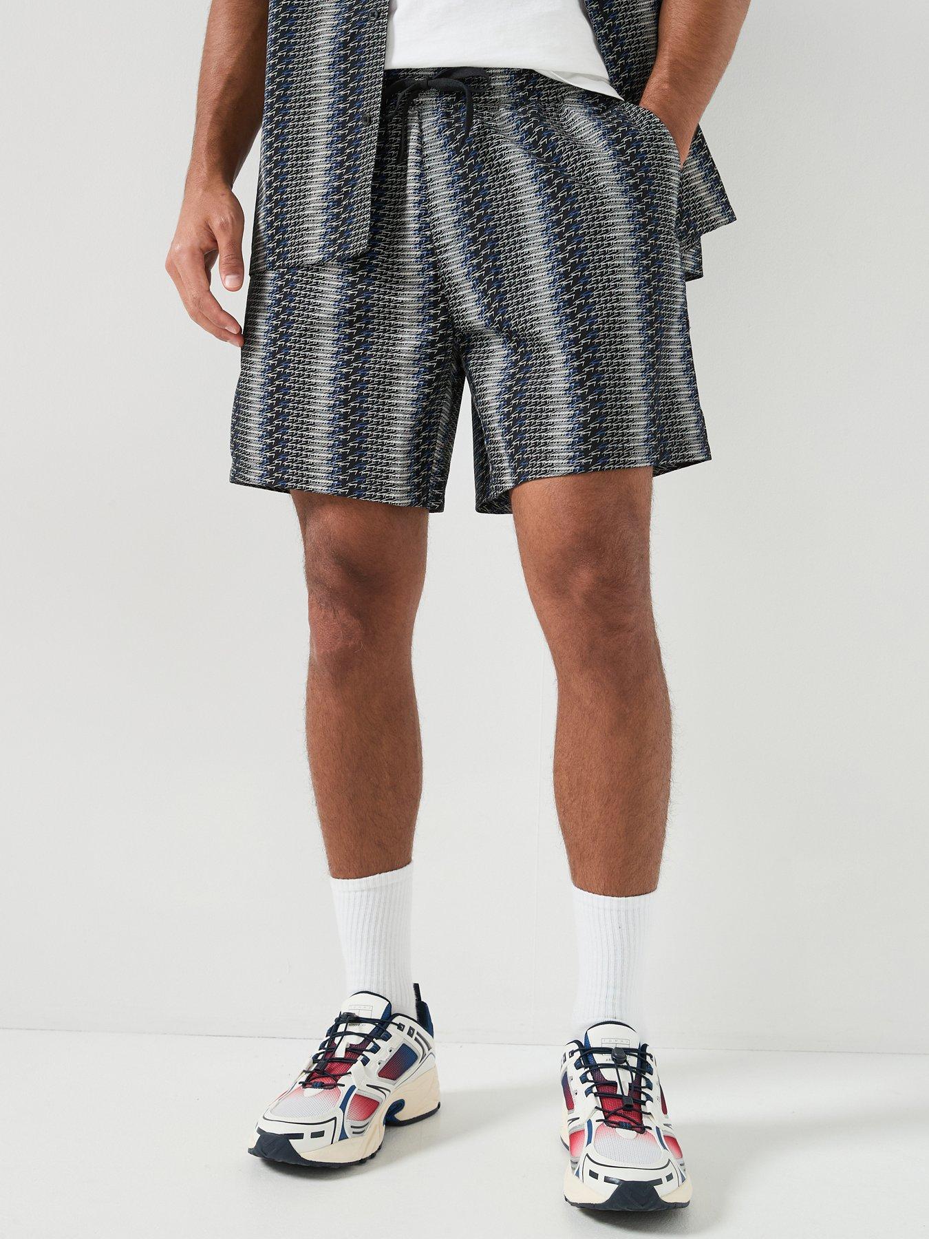 tommy-jeans-regular-all-over-print-shorts-black