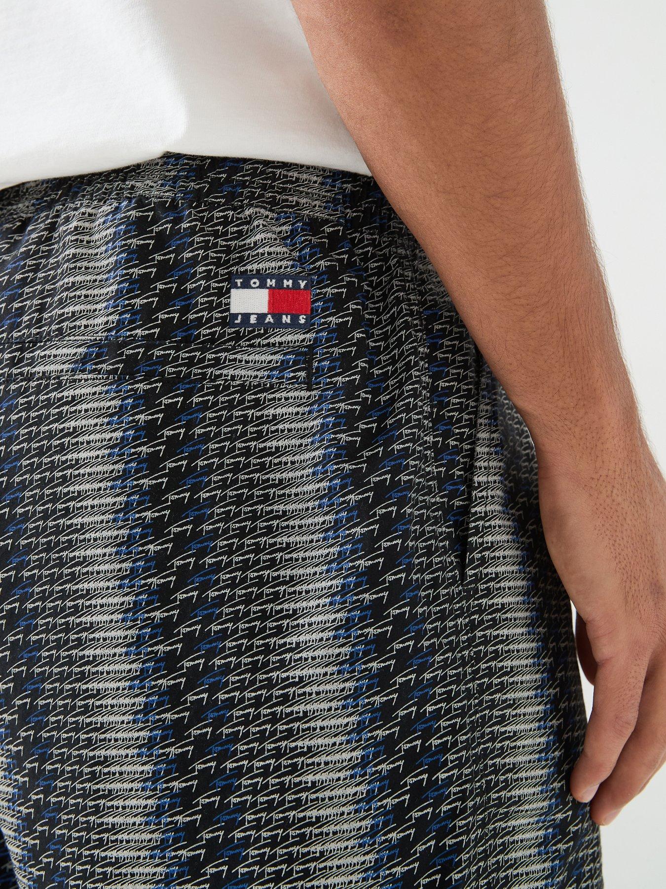 tommy-jeans-regular-all-over-print-shorts-blackoutfit