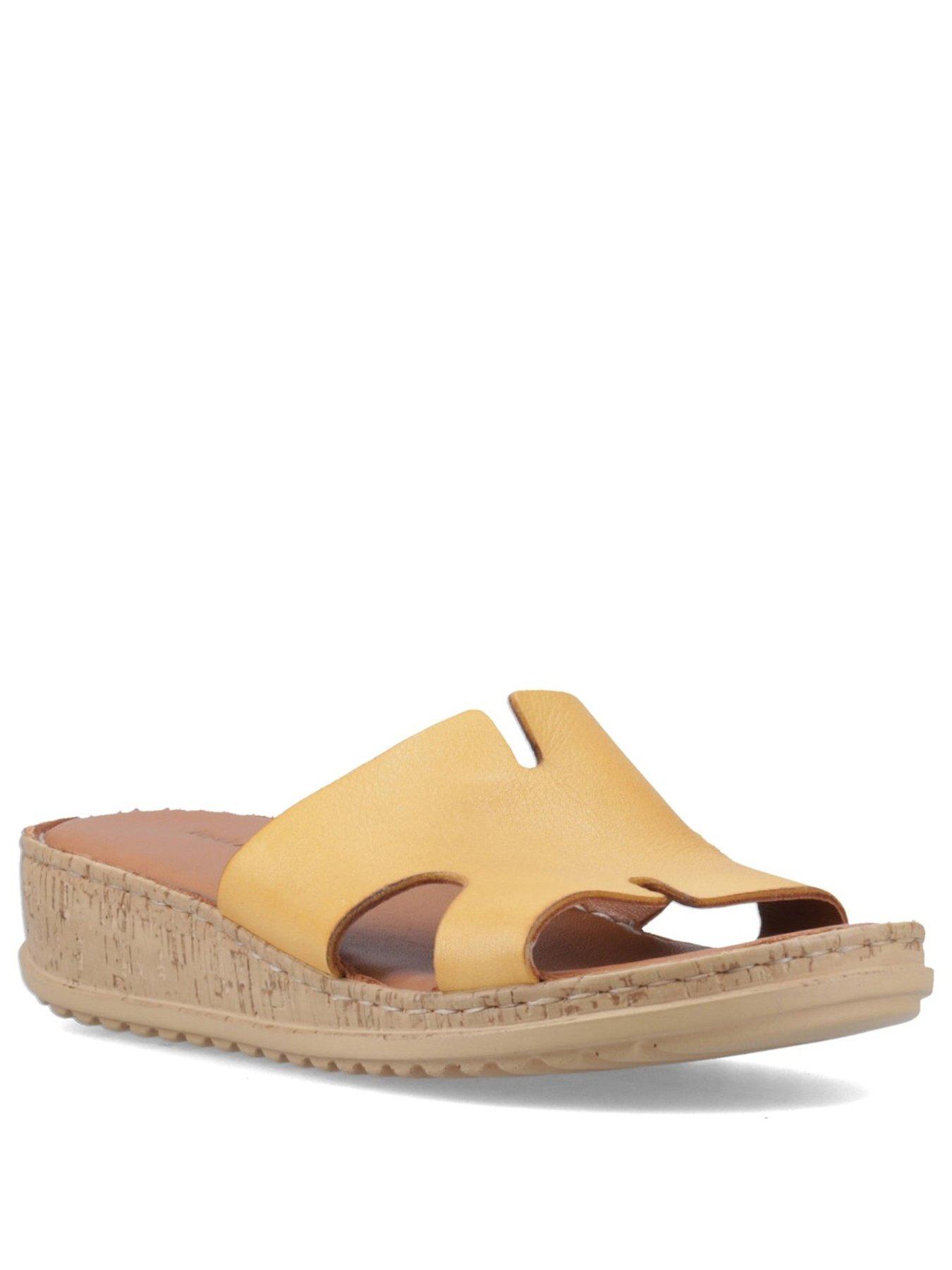 hush-puppies-eloise-mule-sandal-mustardstillFront