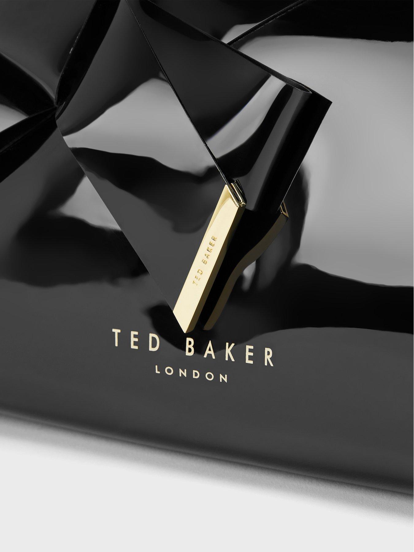 ted-baker-bow-patent-make-up-bag-blackoutfit