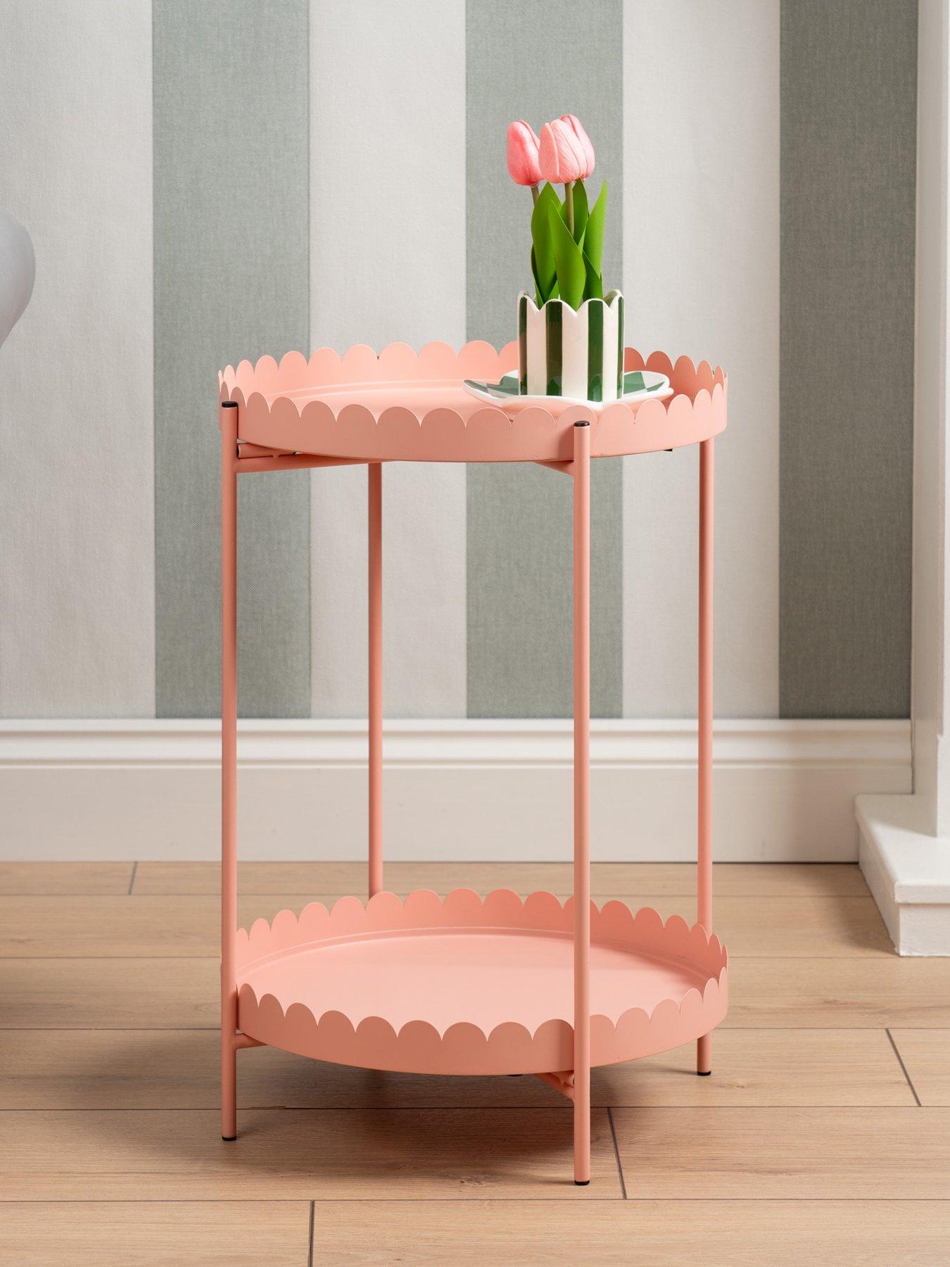 scottish-everlastings-round-scallop-table-pink