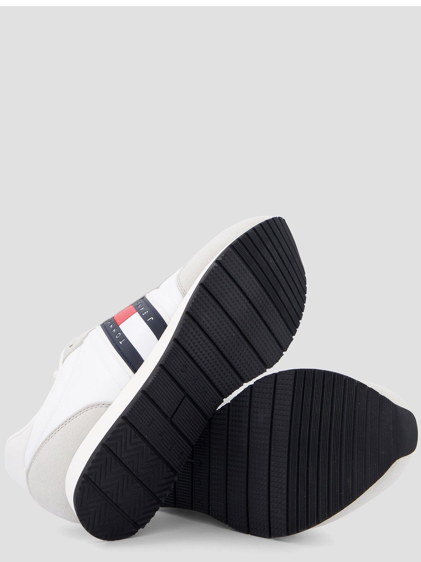 Image 4 of 7 of Tommy Jeans Classic Runner Trainers - White