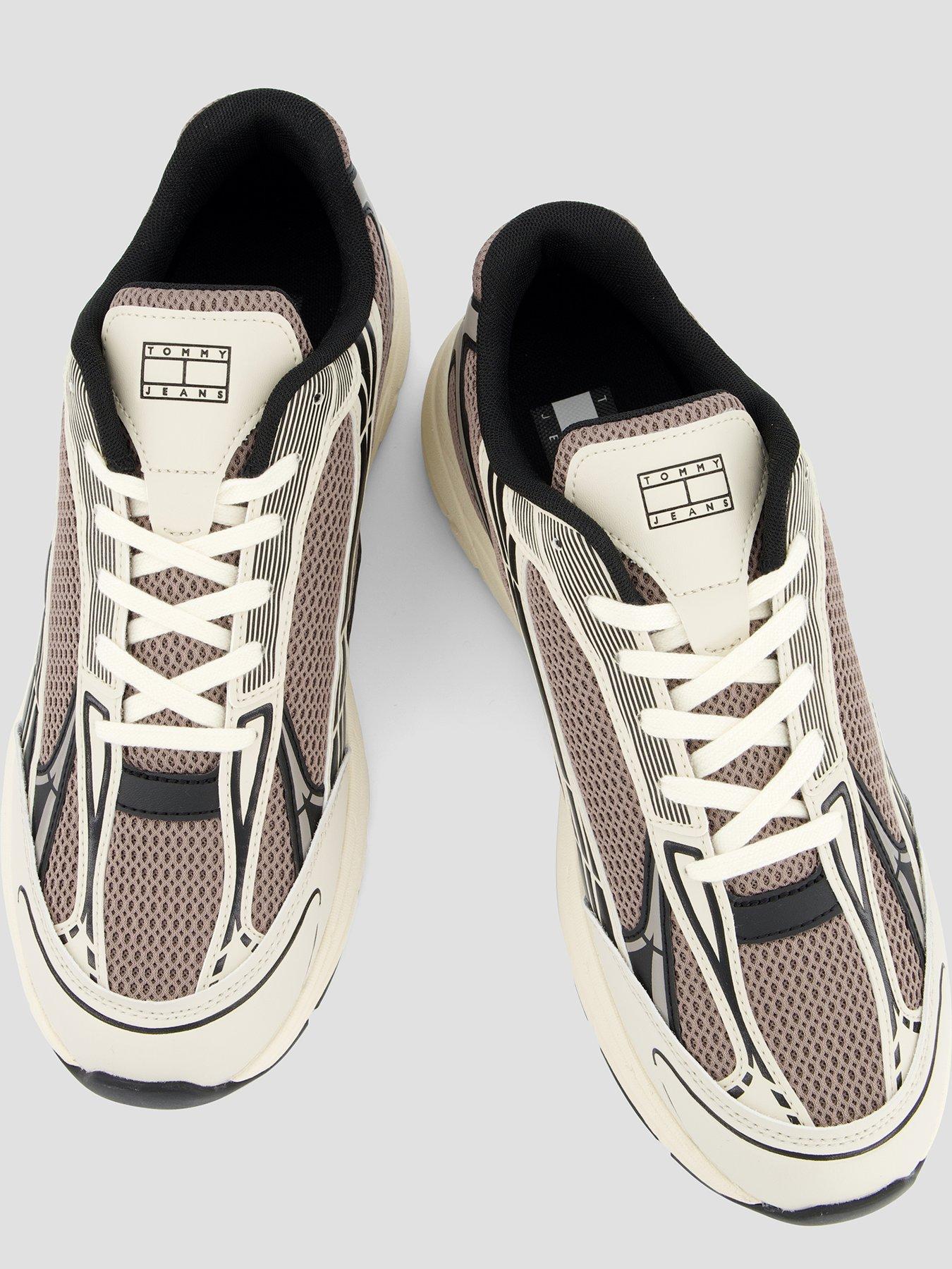 tommy-jeans-archive-25-trainers-brownoutfit