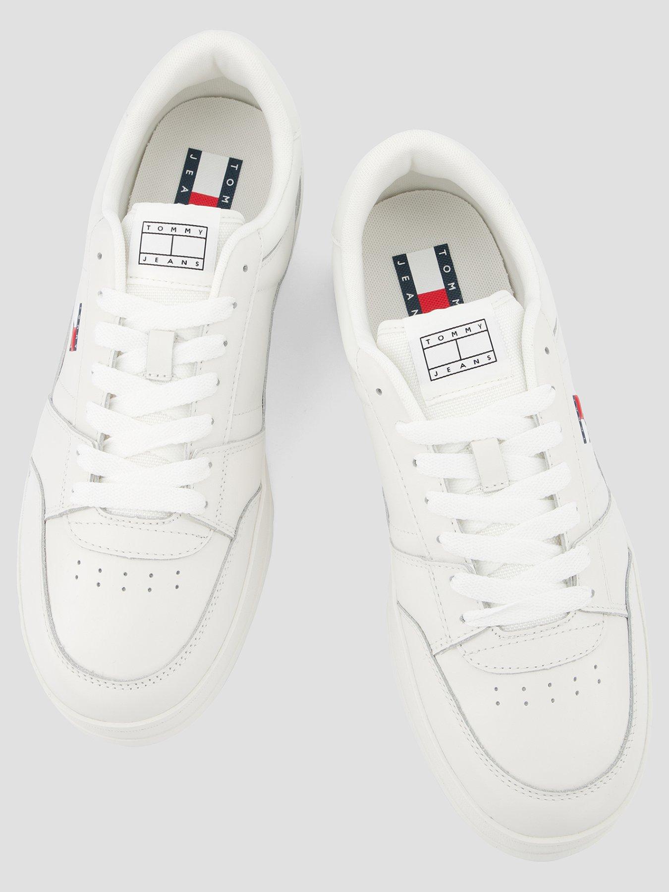 tommy-jeans-the-greenwich-new-essentialential-trainers-whiteoutfit
