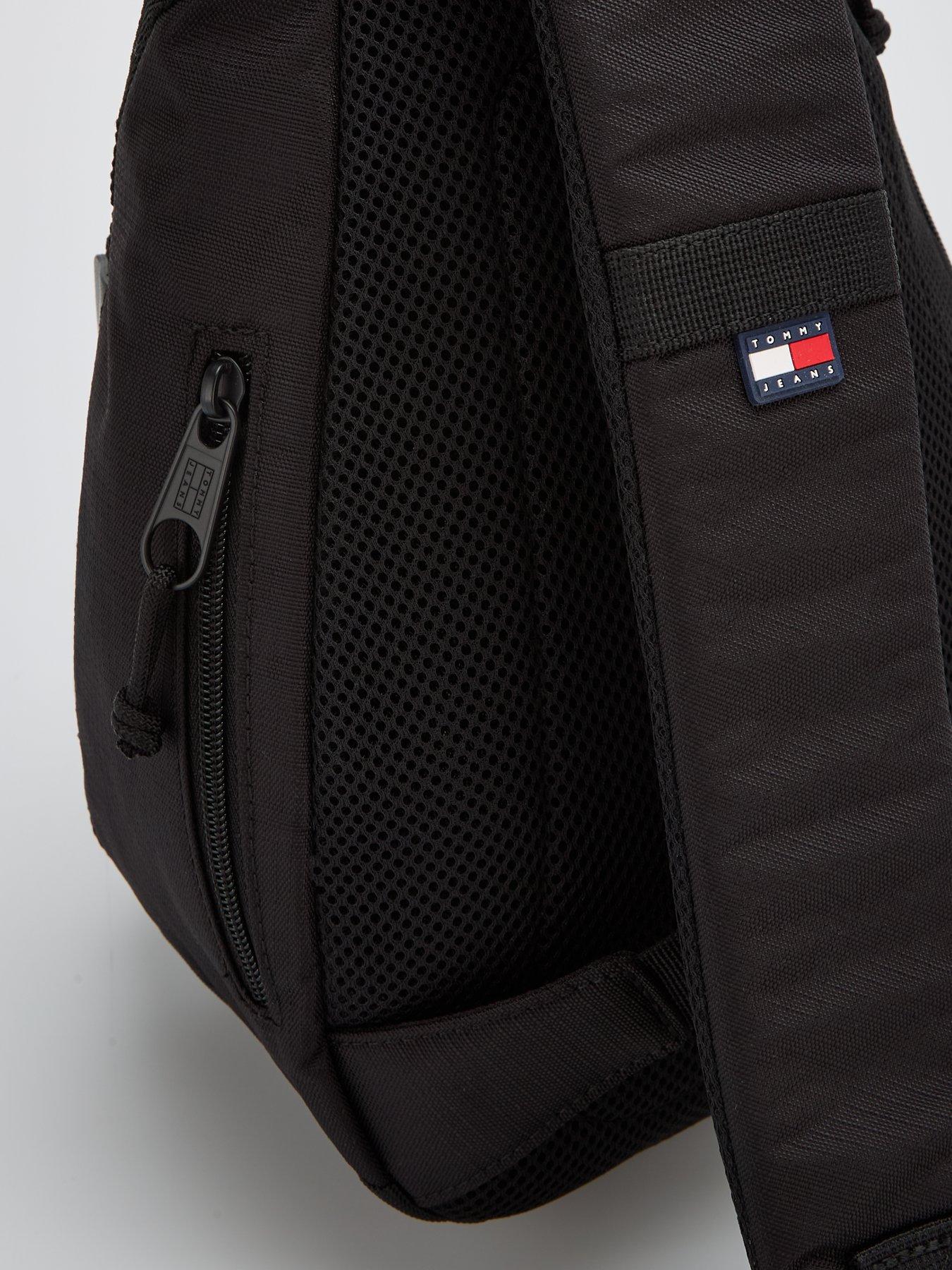 tommy-jeans-outdoor-sling-bag-blackdetail