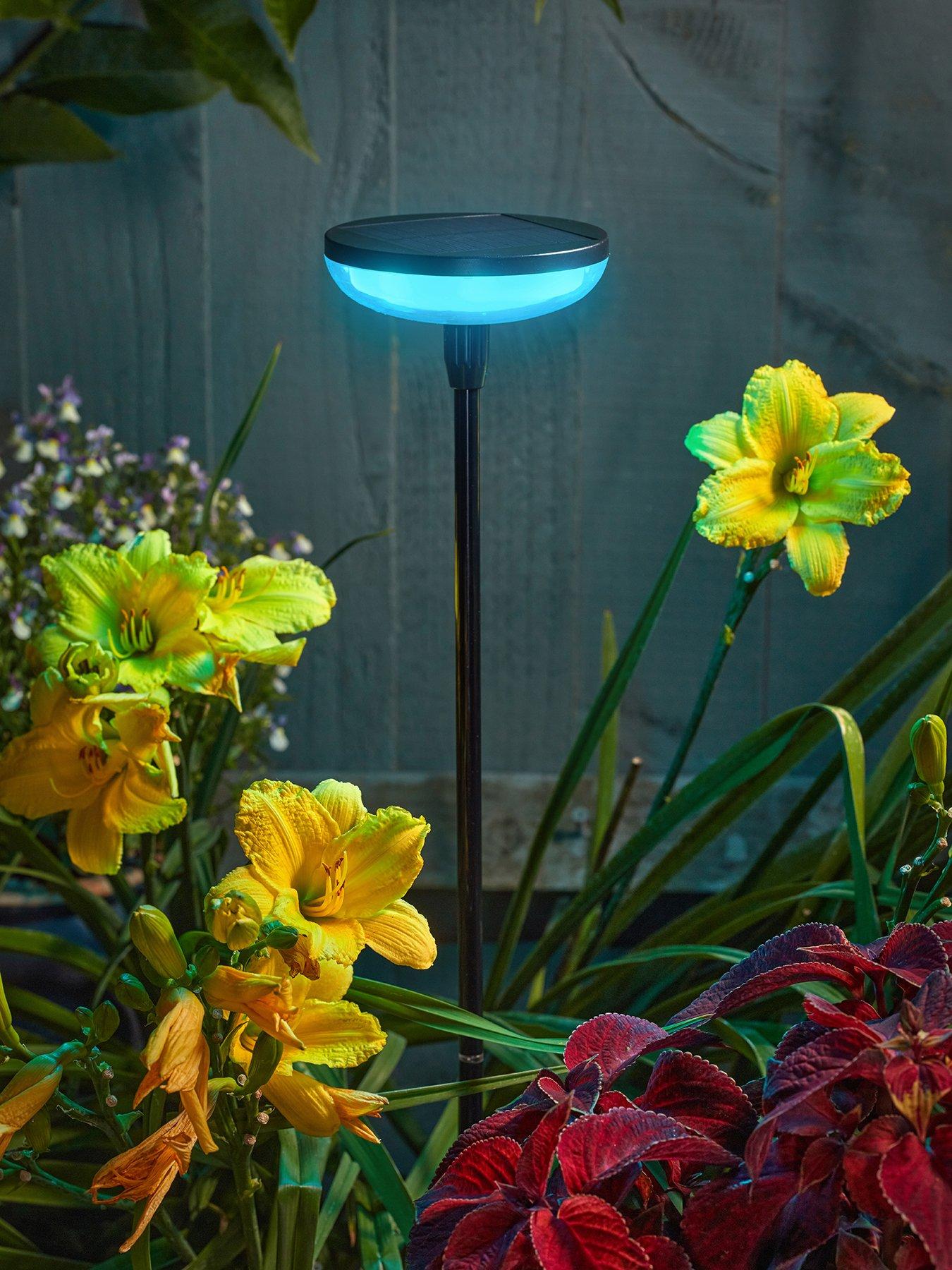 smart-solar-hygge-stake-light-colour-changingoutfit