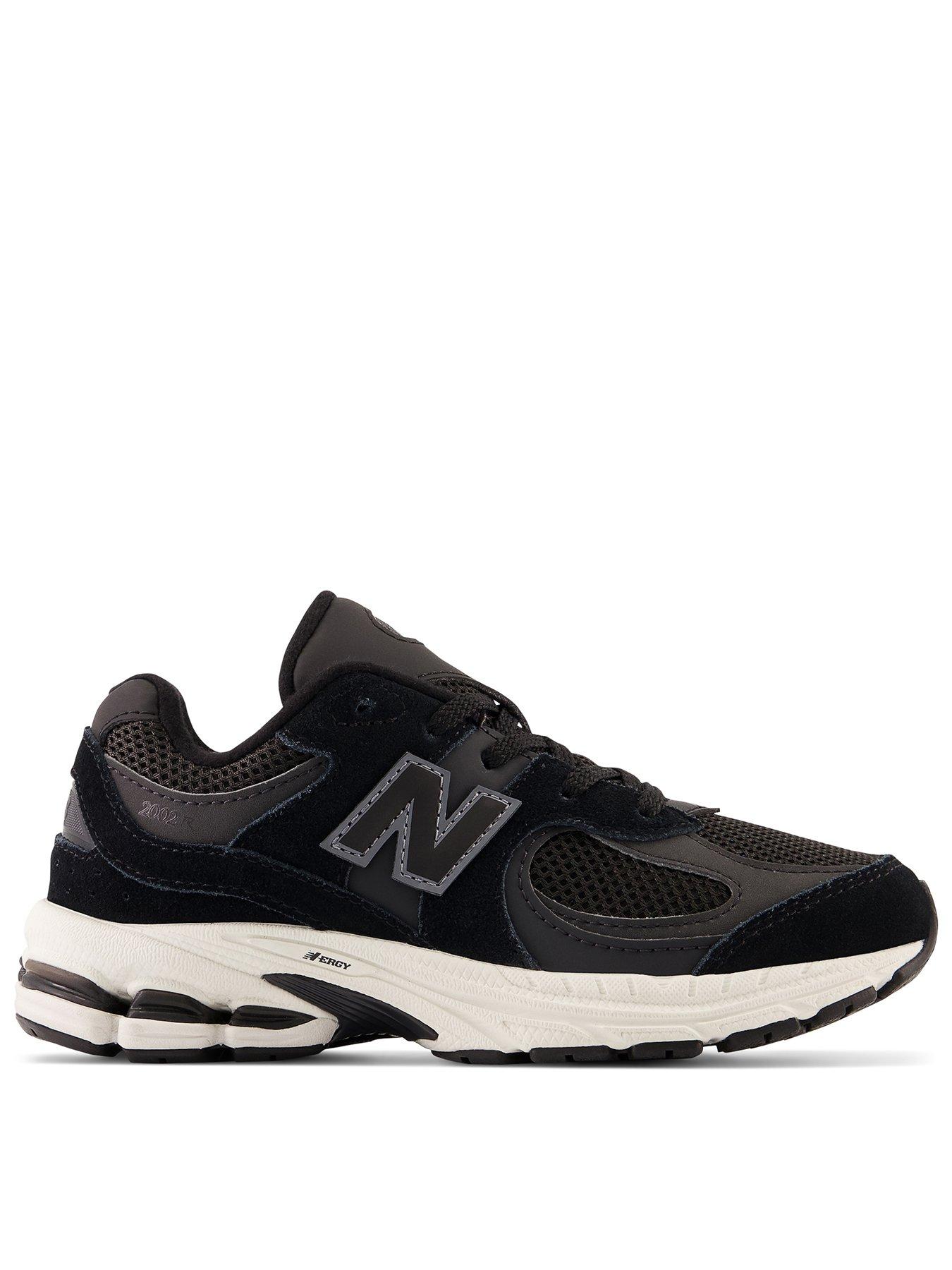 new-balance-kids-2002-trainer-blackfront