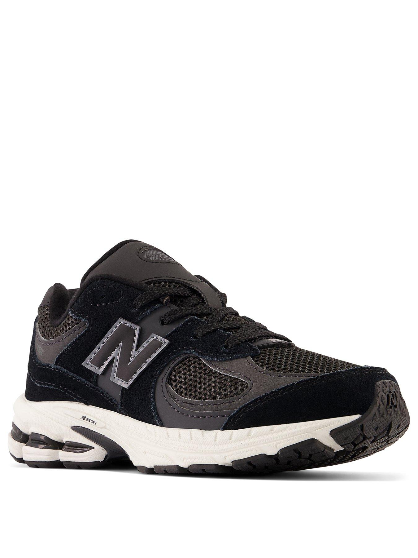 new-balance-kids-2002-trainer-blackstillFront