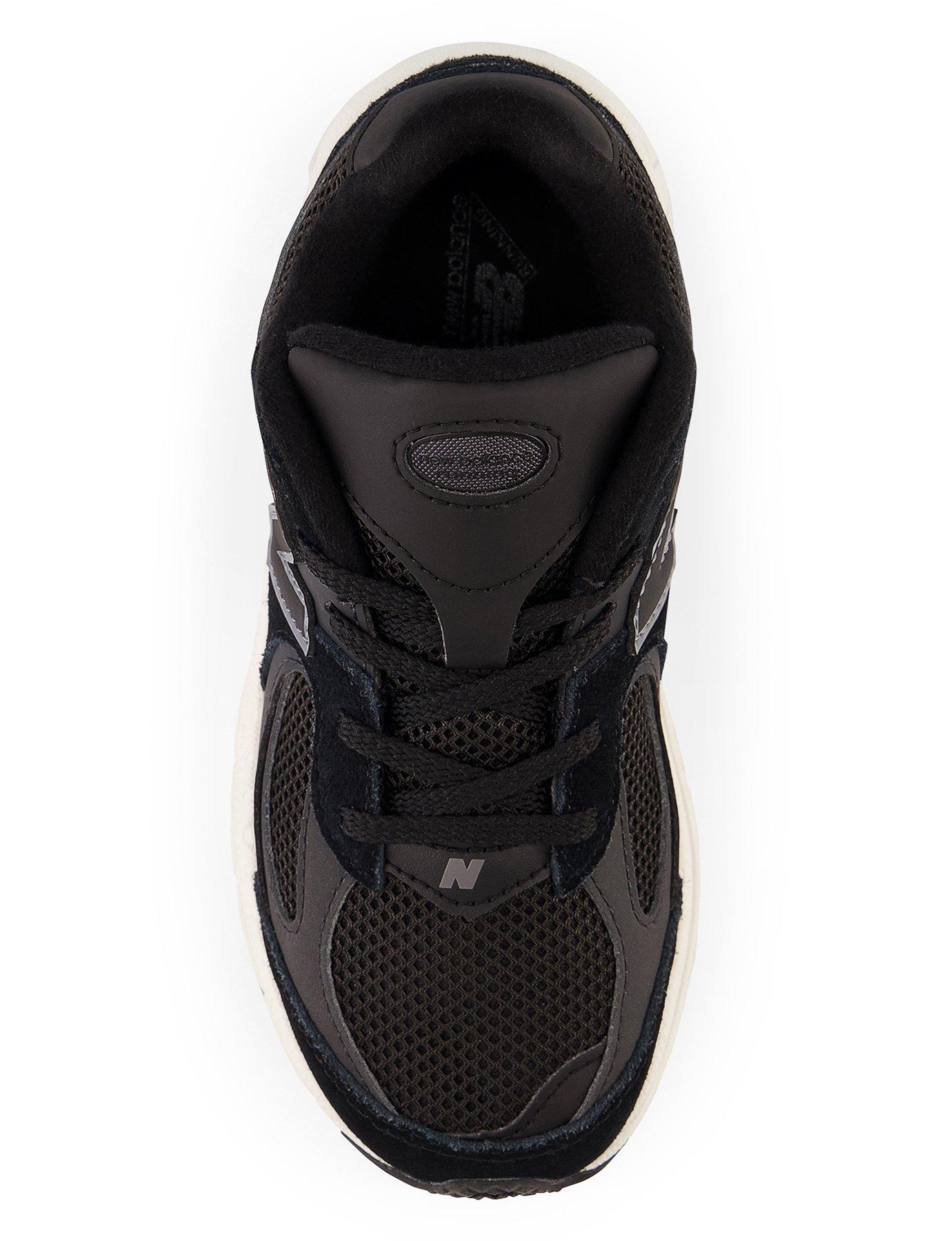 new-balance-kids-2002-trainer-blackoutfit