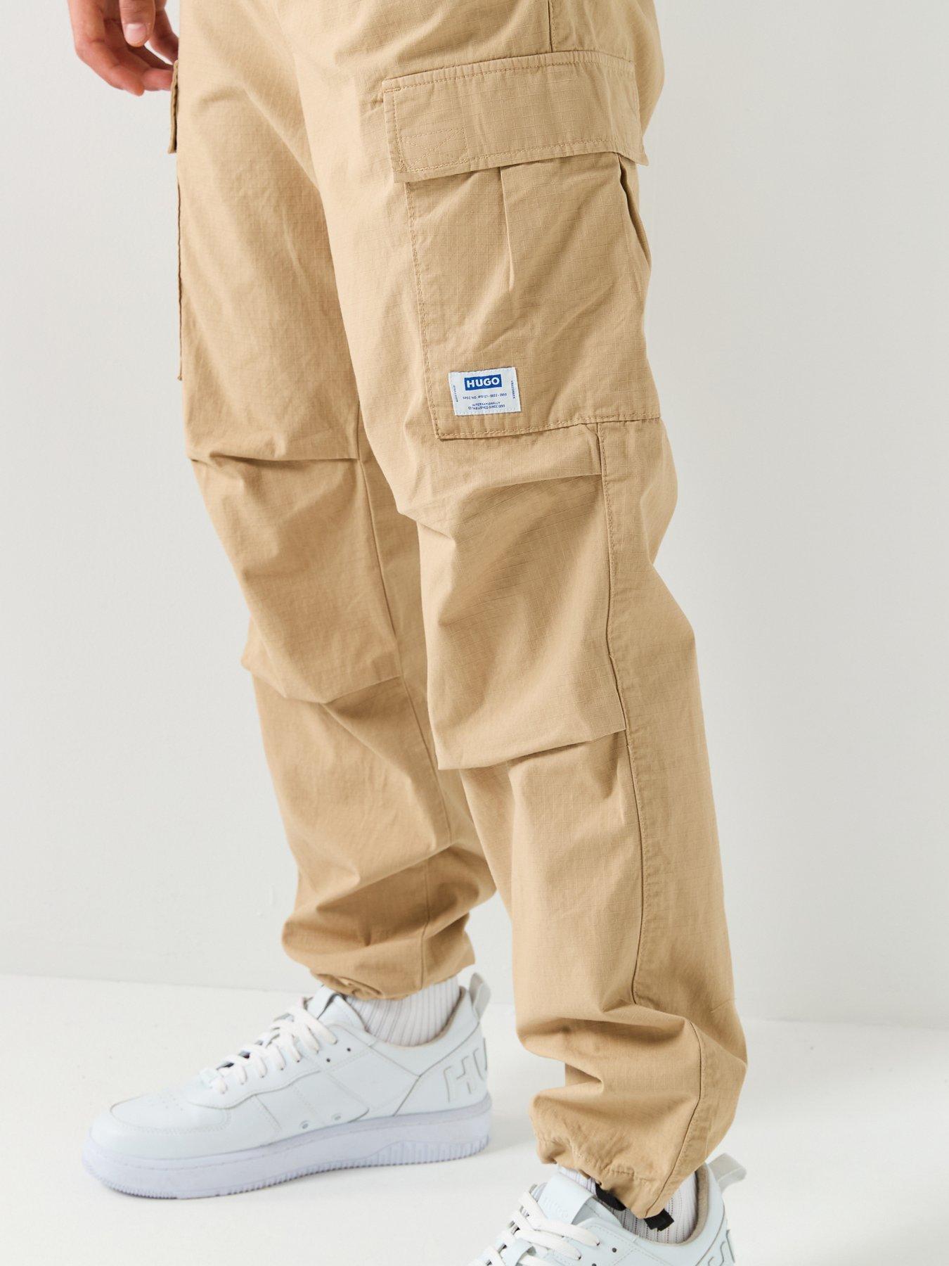 hugo-blue-gadic262-relaxed-fit-cargo-trousers-beigeoutfit