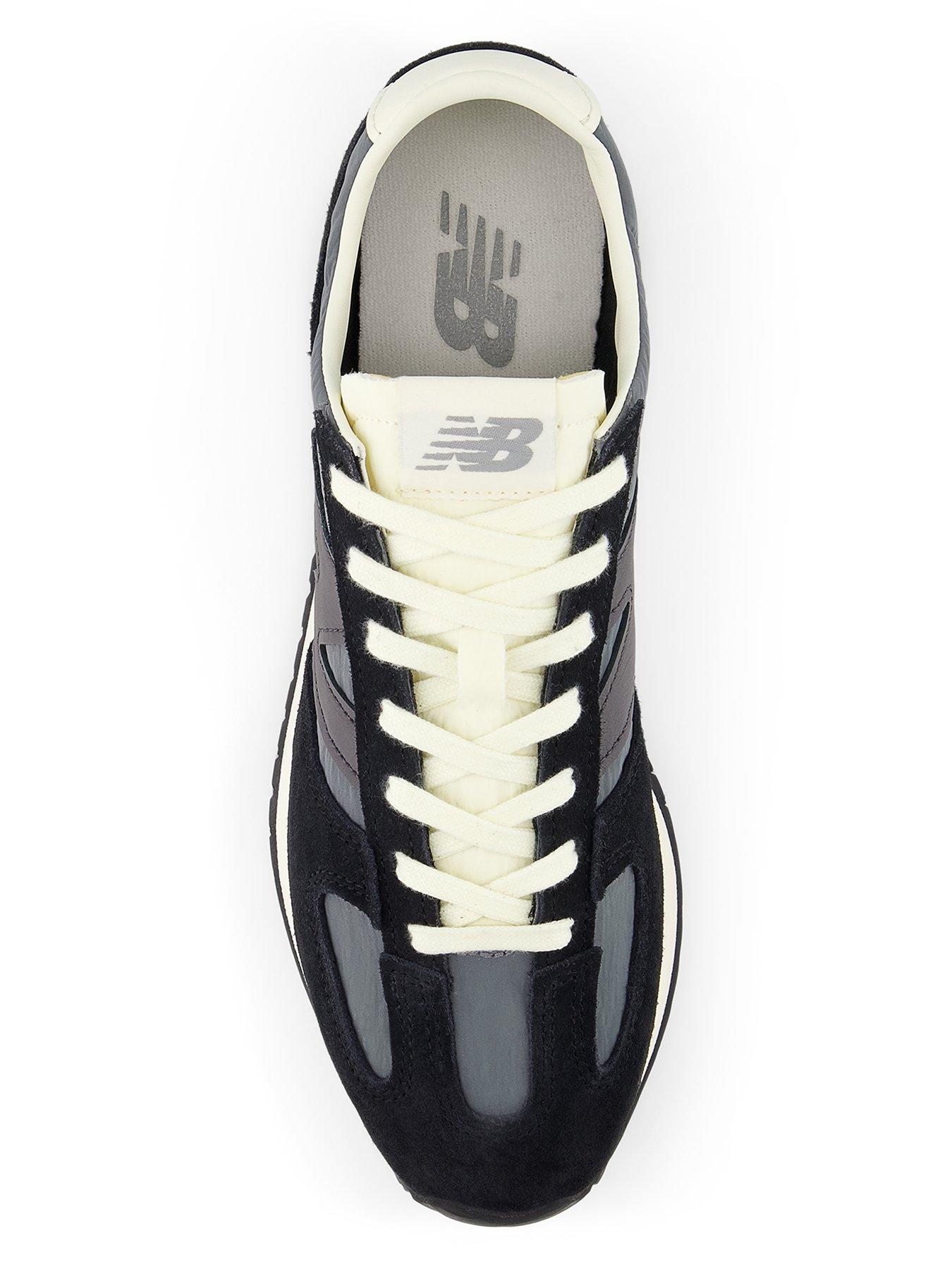 new-balance-unisex-471-trainers-blackgreyoutfit