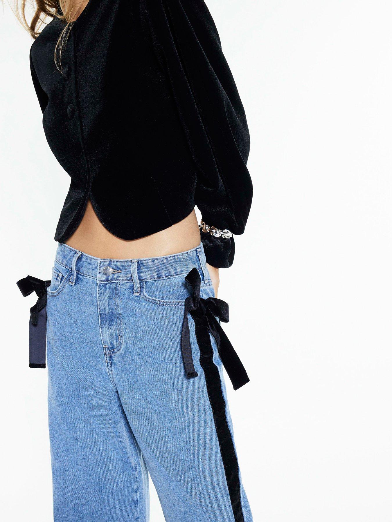 Image 5 of 6 of River Island Velvet Bow Relaxed Straight - Blue
