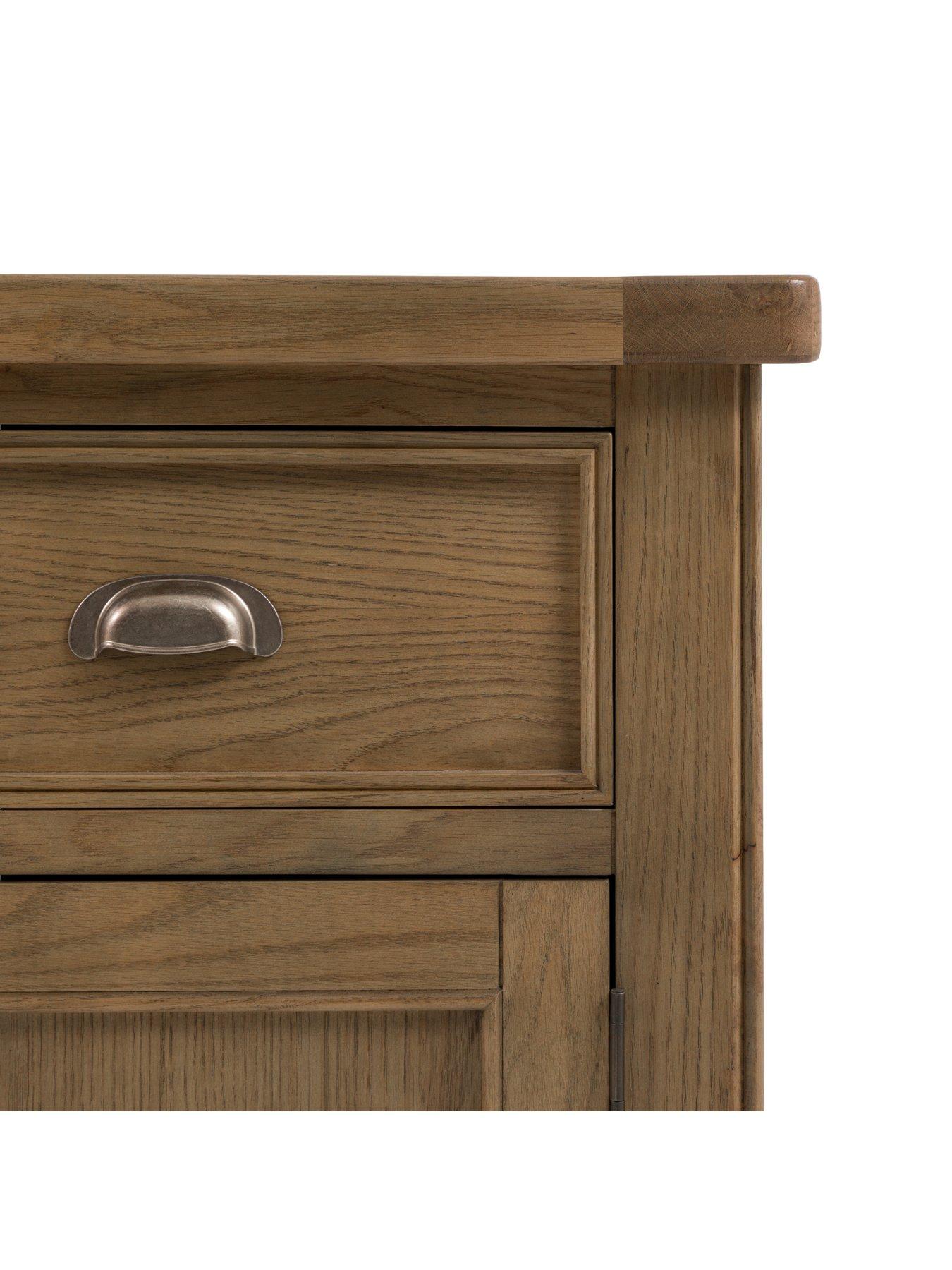 gallery-hardwick-3-door-3-drawer-sideboarddetail