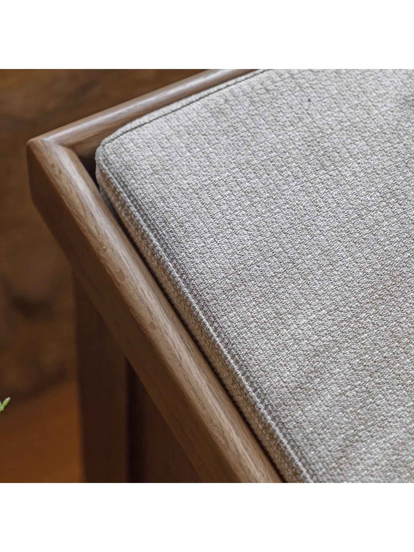 gallery-hardwick-hall-benchdetail