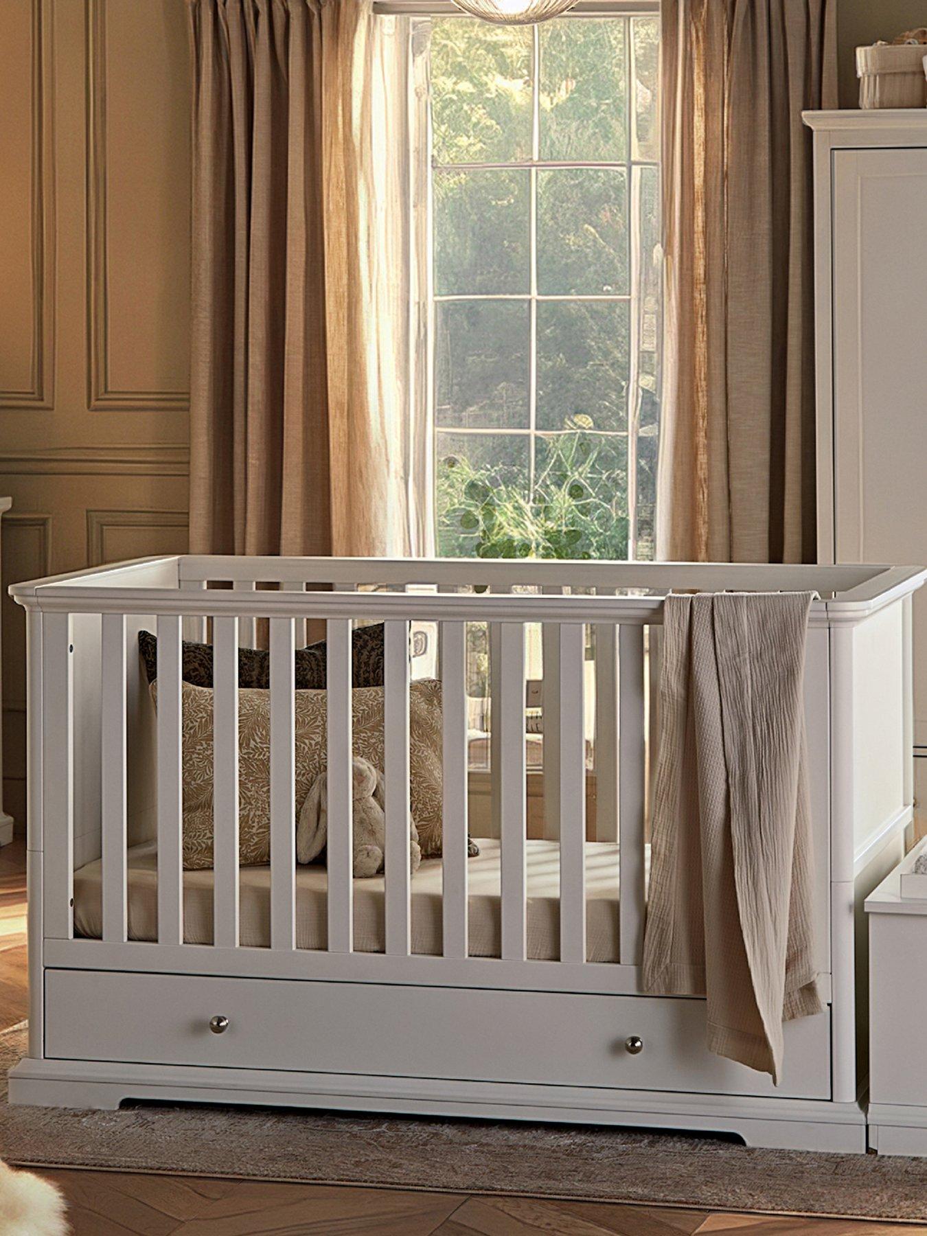 cuddleco-beaumont-cot-bed-whiteoutfit