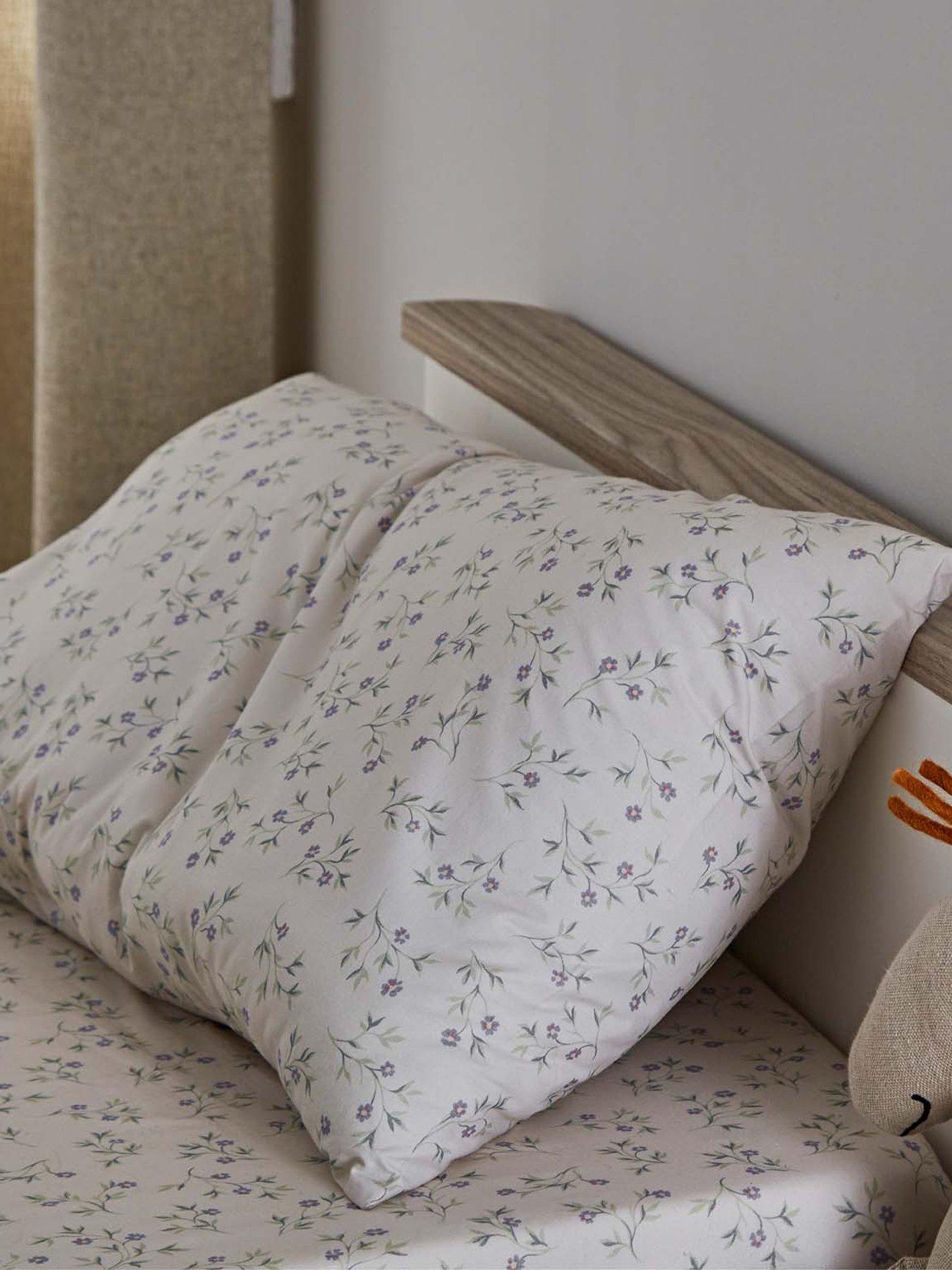 cuddleco-clara-toddler-bed-white-ashoutfit