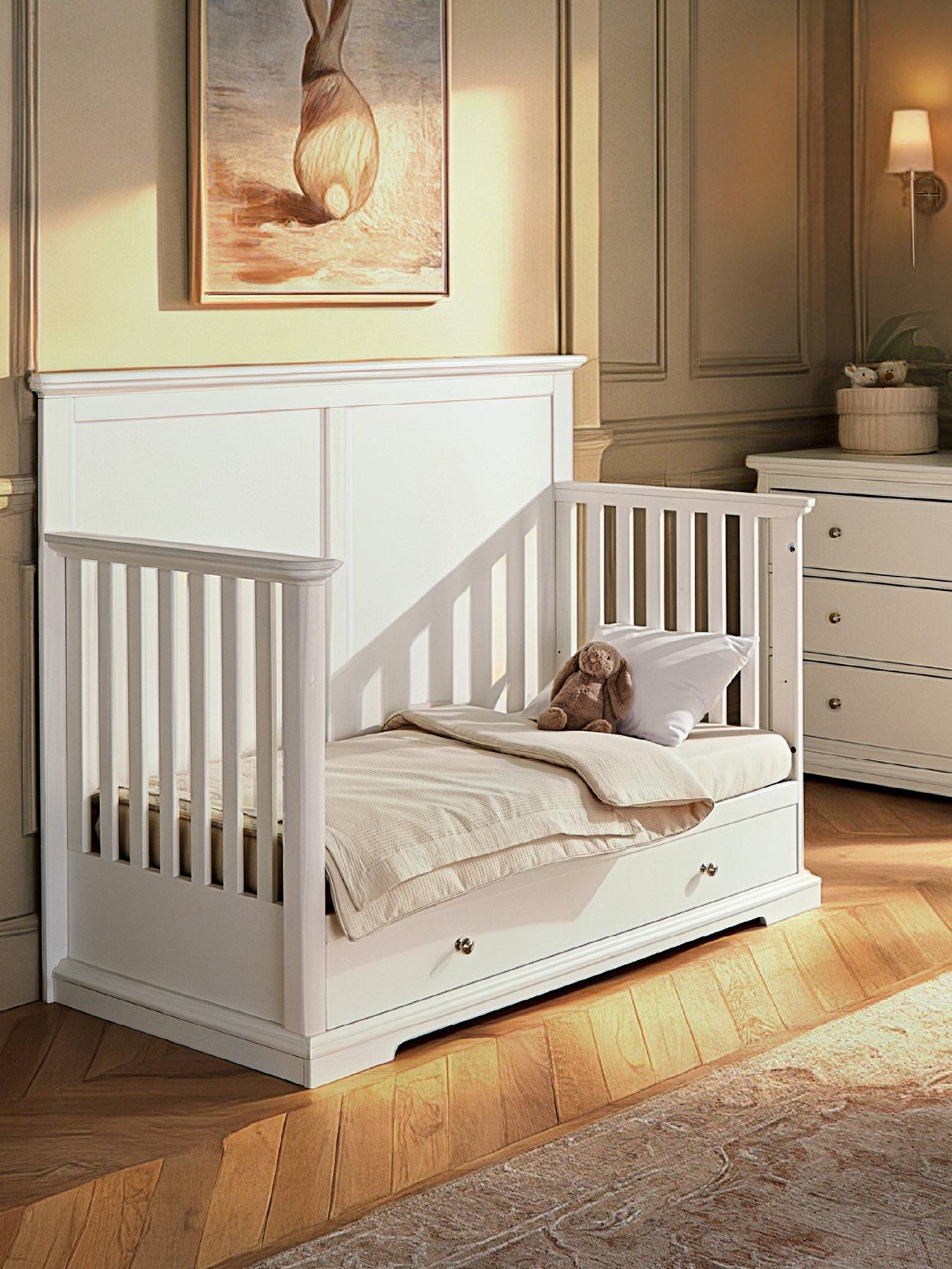 cuddleco-beaumont-grand-cot-bed-whiteoutfit