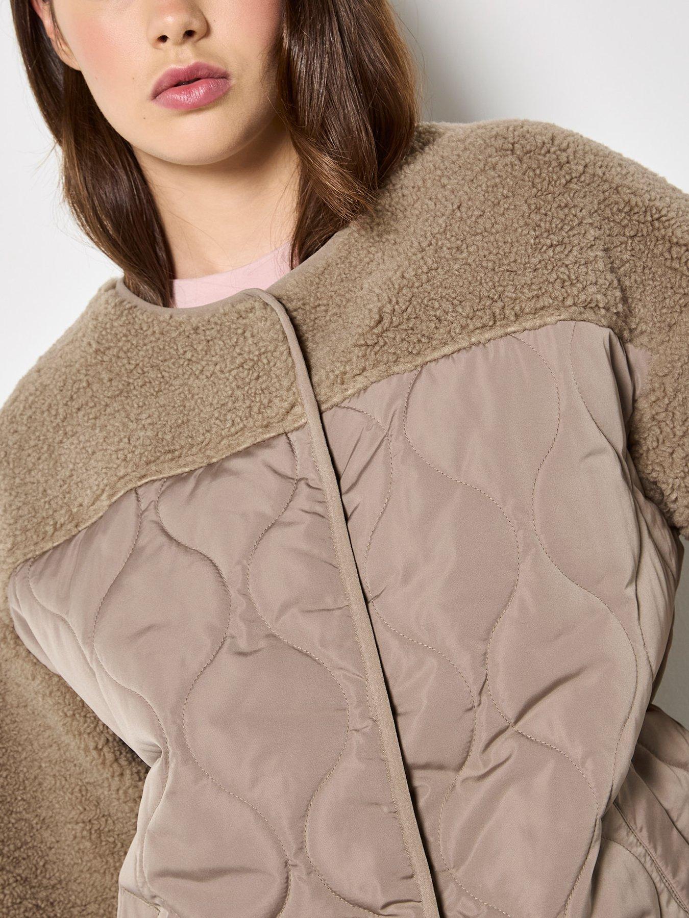 apricot-contrast-borg-quilted-jacketoutfit
