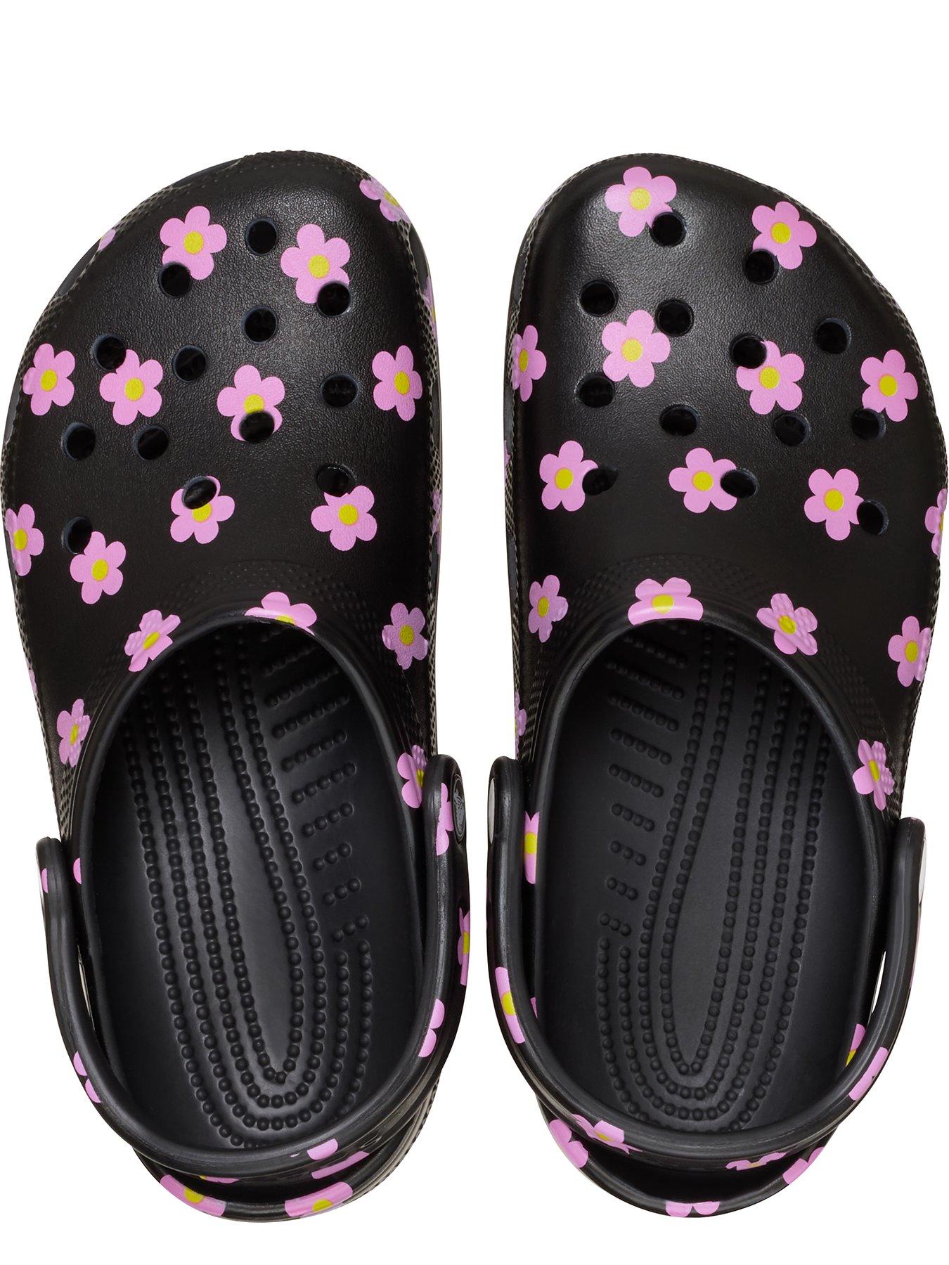 crocs-toddler-classic-flower-clog-blackoutfit