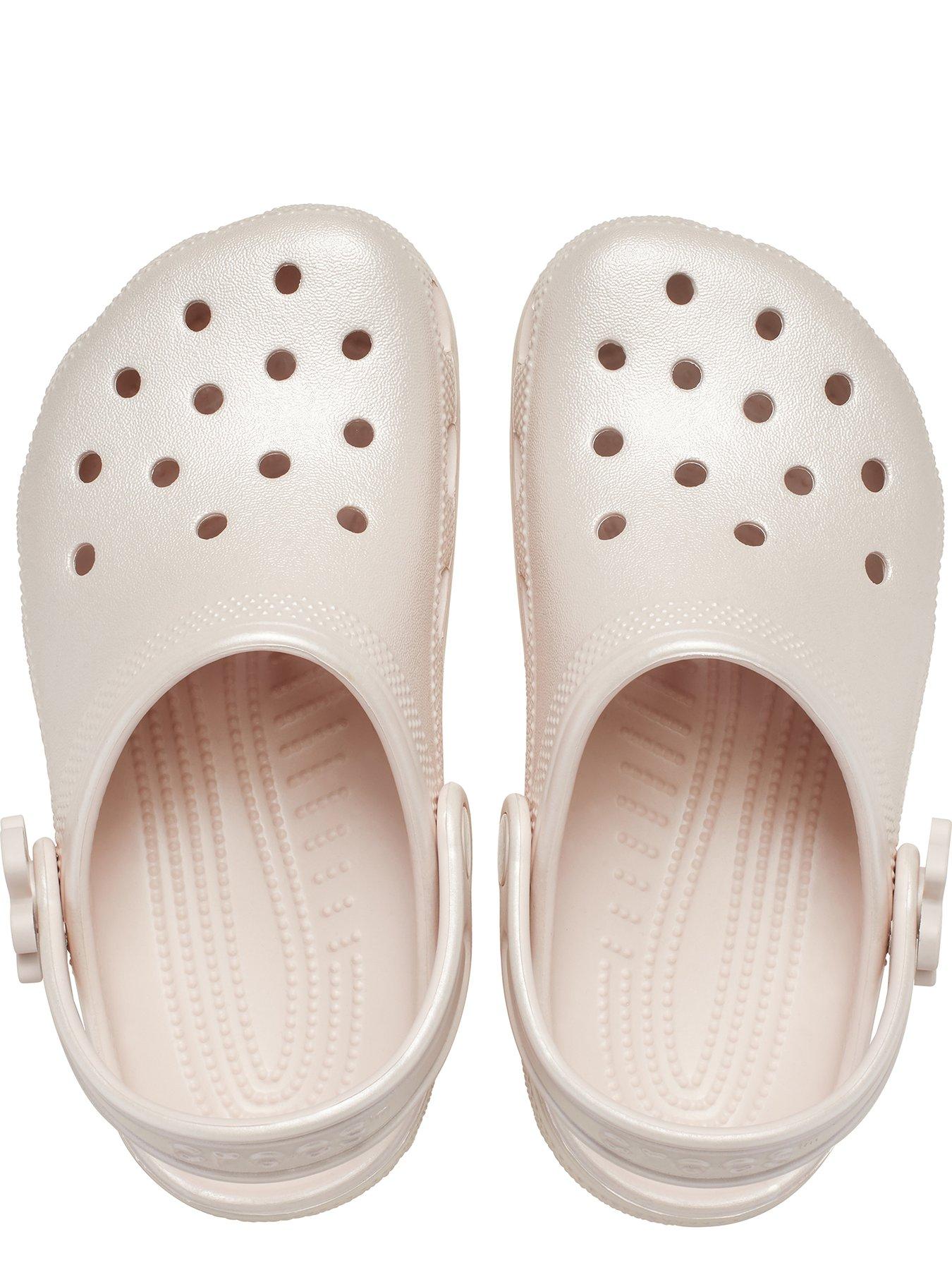 crocs-kids-classic-pearl-shine-clog-pinkoutfit