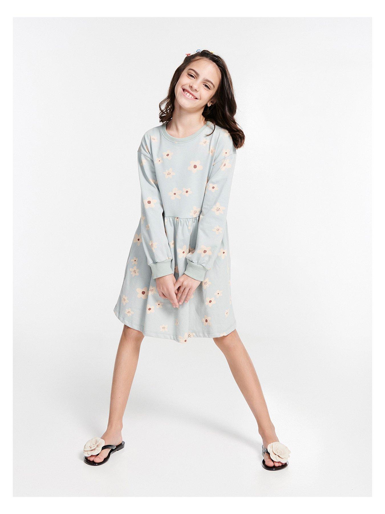mini-melissa-harmonic-petals-jelly-sandals-multioutfit