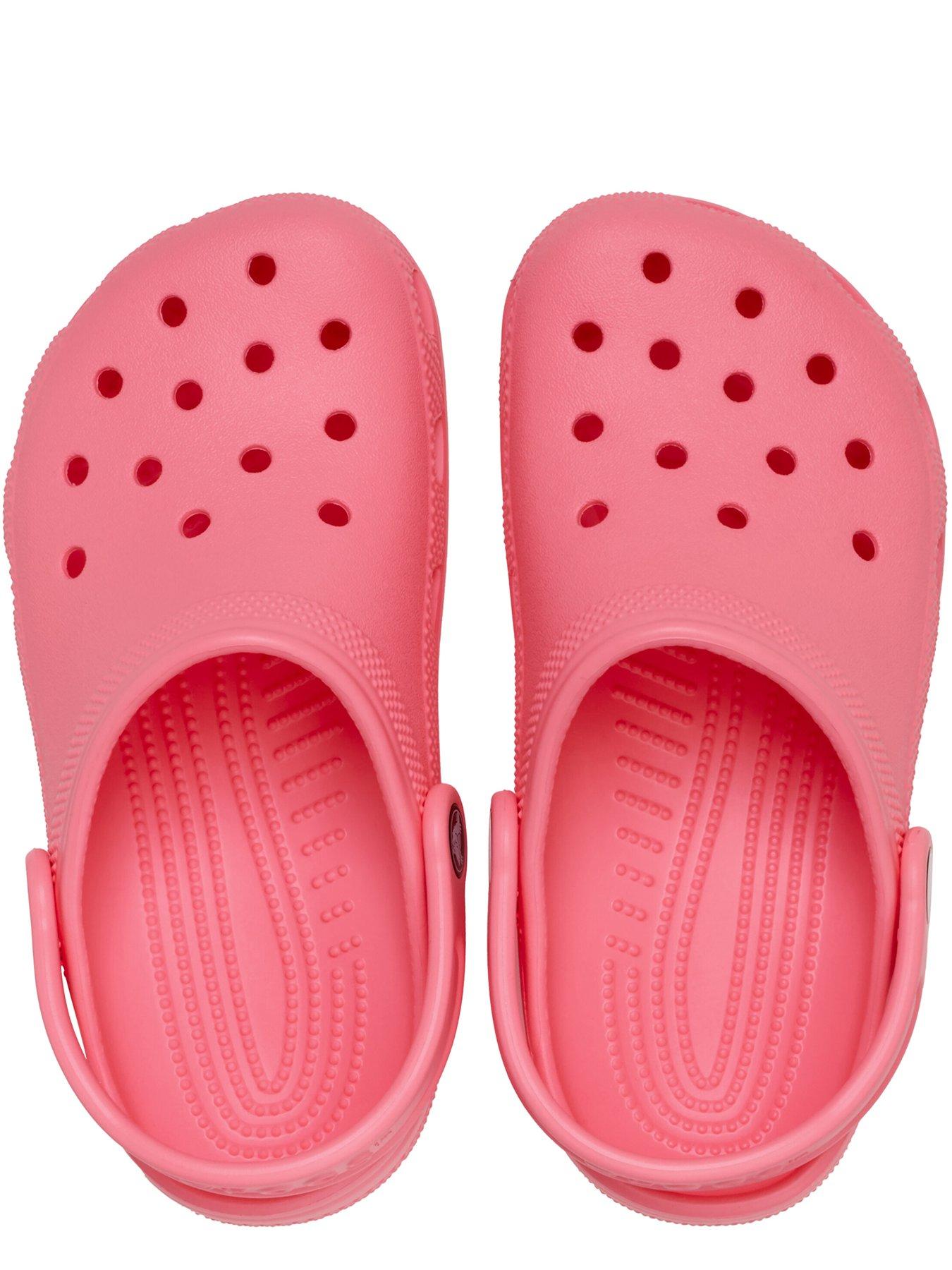 crocs-kids-classic-clog-guavaoutfit