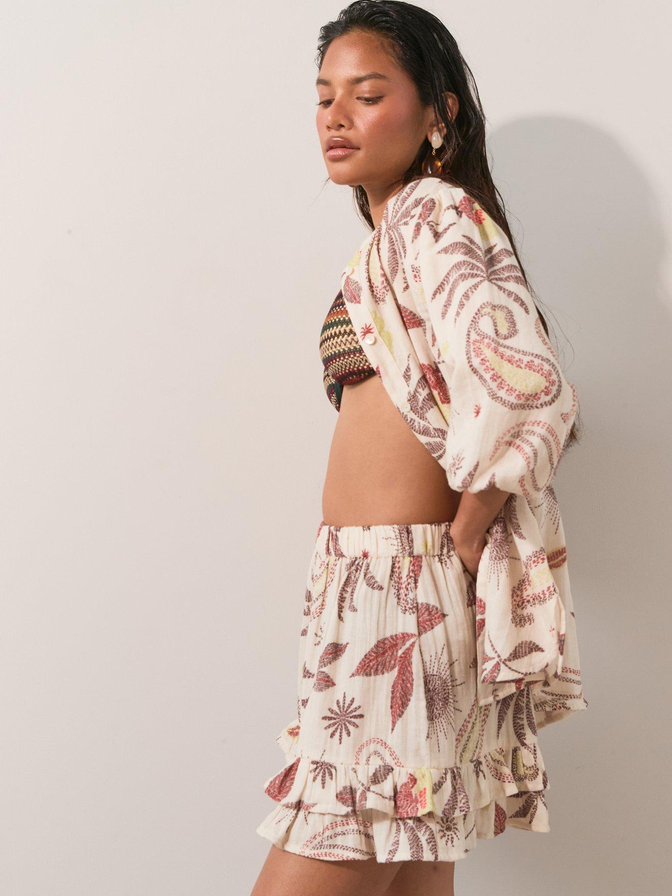 Image 6 of 6 of The Very Collection Paisley Tropic Ruffle Short Co Ord
