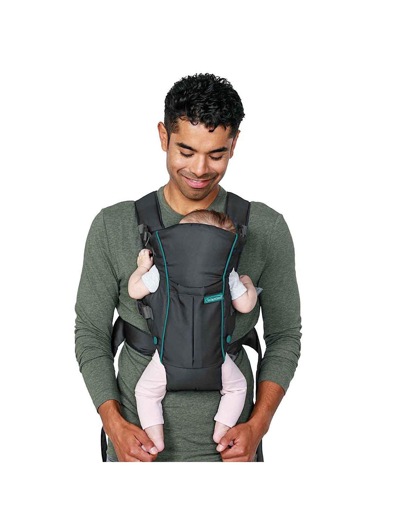 infantino-swift-classic-with-bib-carrier-greyoutfit