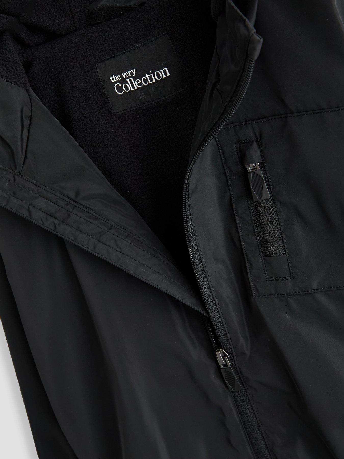 Image 6 of 6 of The Very Collection Boys Lightweight Technical Sports Jacket (3-16 years) - Black