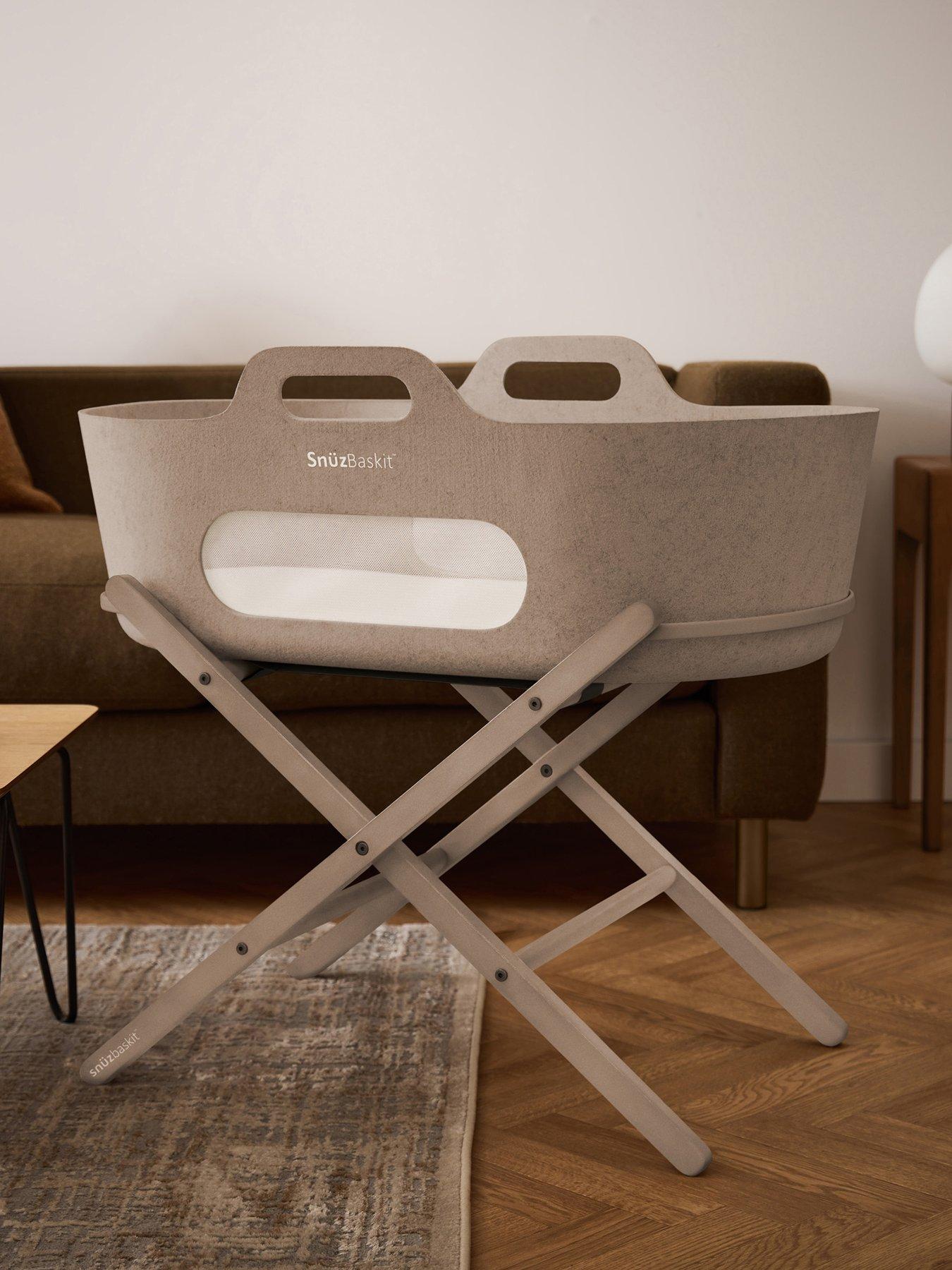 snuz-snuzbaskit-moses-basket-mochaoutfit