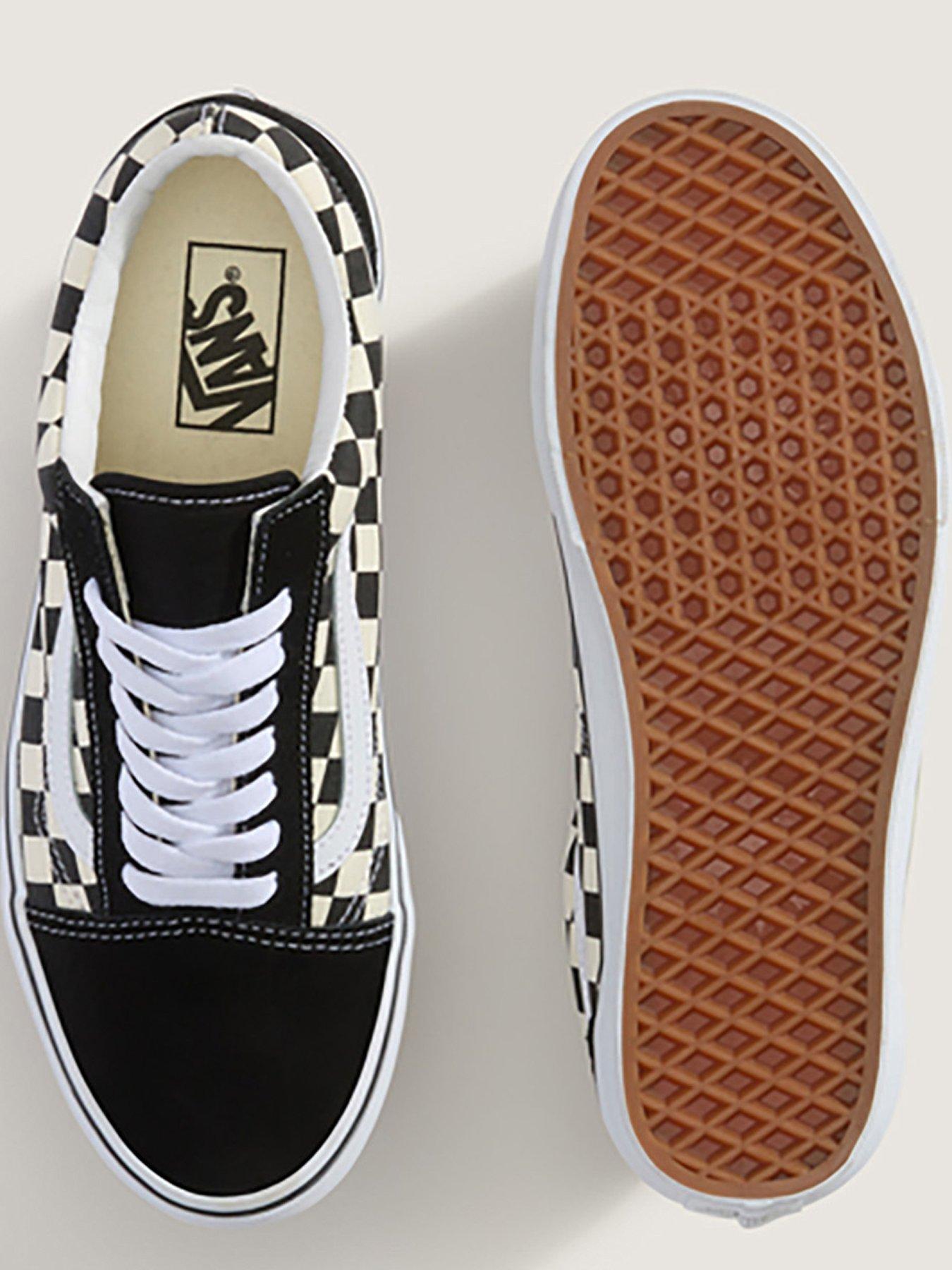 vans-unisex-old-skool-blackoutfit