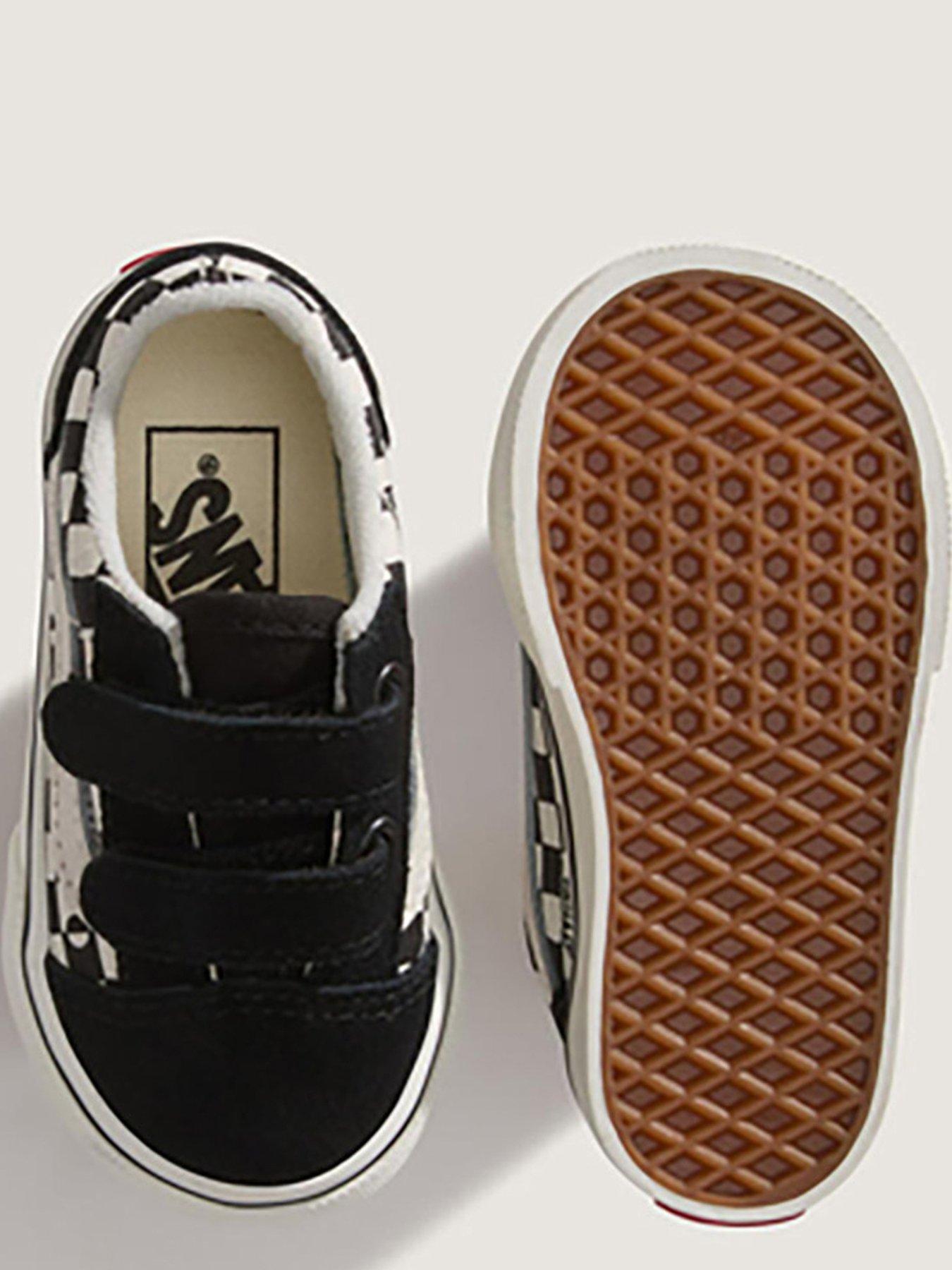 vans-infant-old-skool-blackoutfit