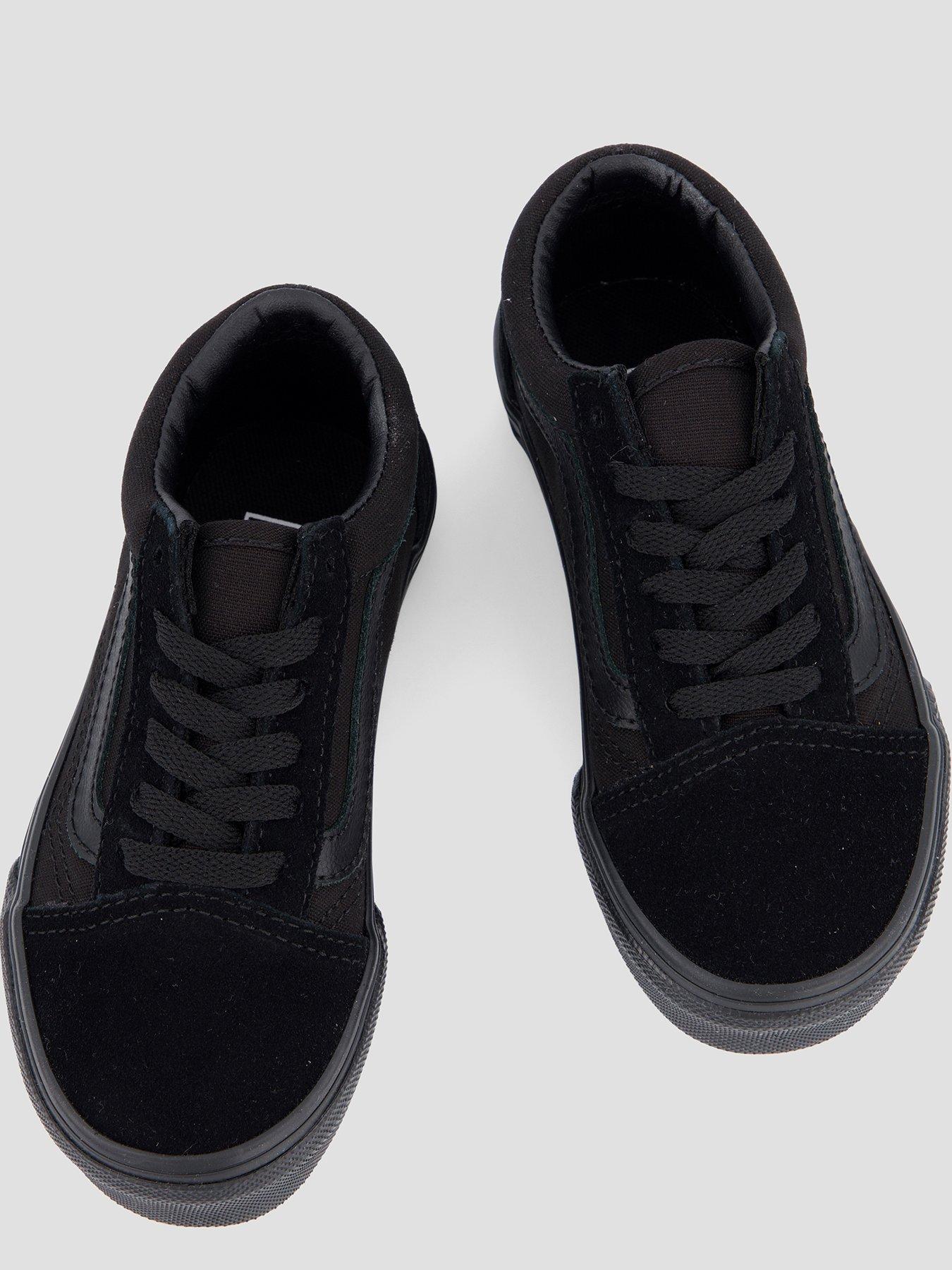vans-kids-old-skool-blackoutfit