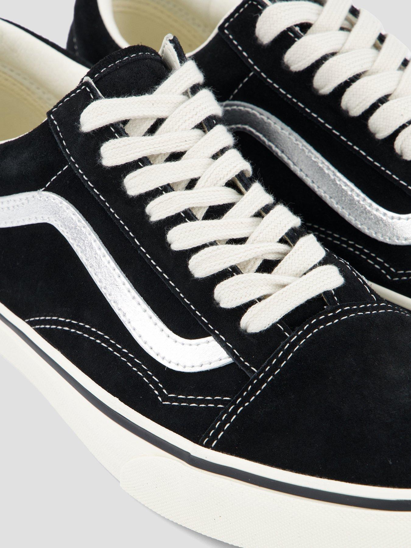 Image 5 of 7 of Vans Unisex Old Skool Trainers&nbsp;- Black