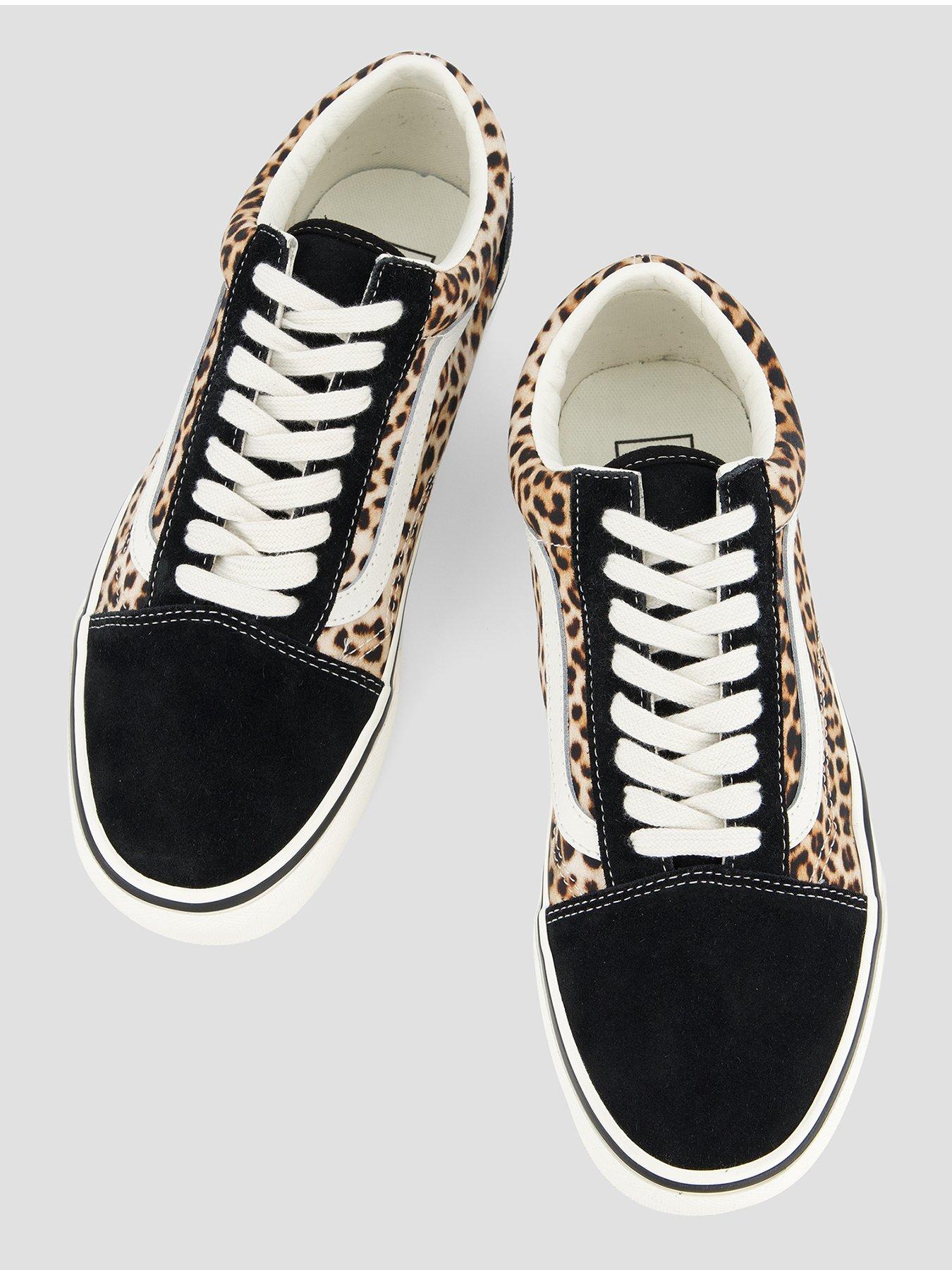 vans-unisex-old-skool-blackleopard-blackoutfit