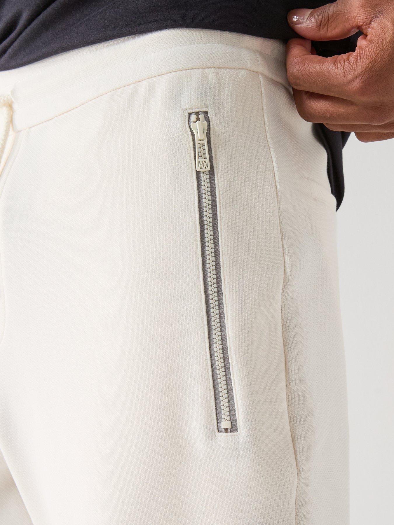 armani-exchange-armani-exchange-joggers-off-whiteoutfit