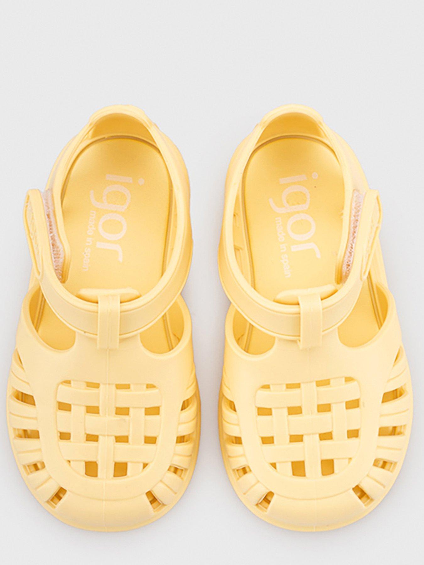 igor-tobby-solid-sandal-yellowoutfit