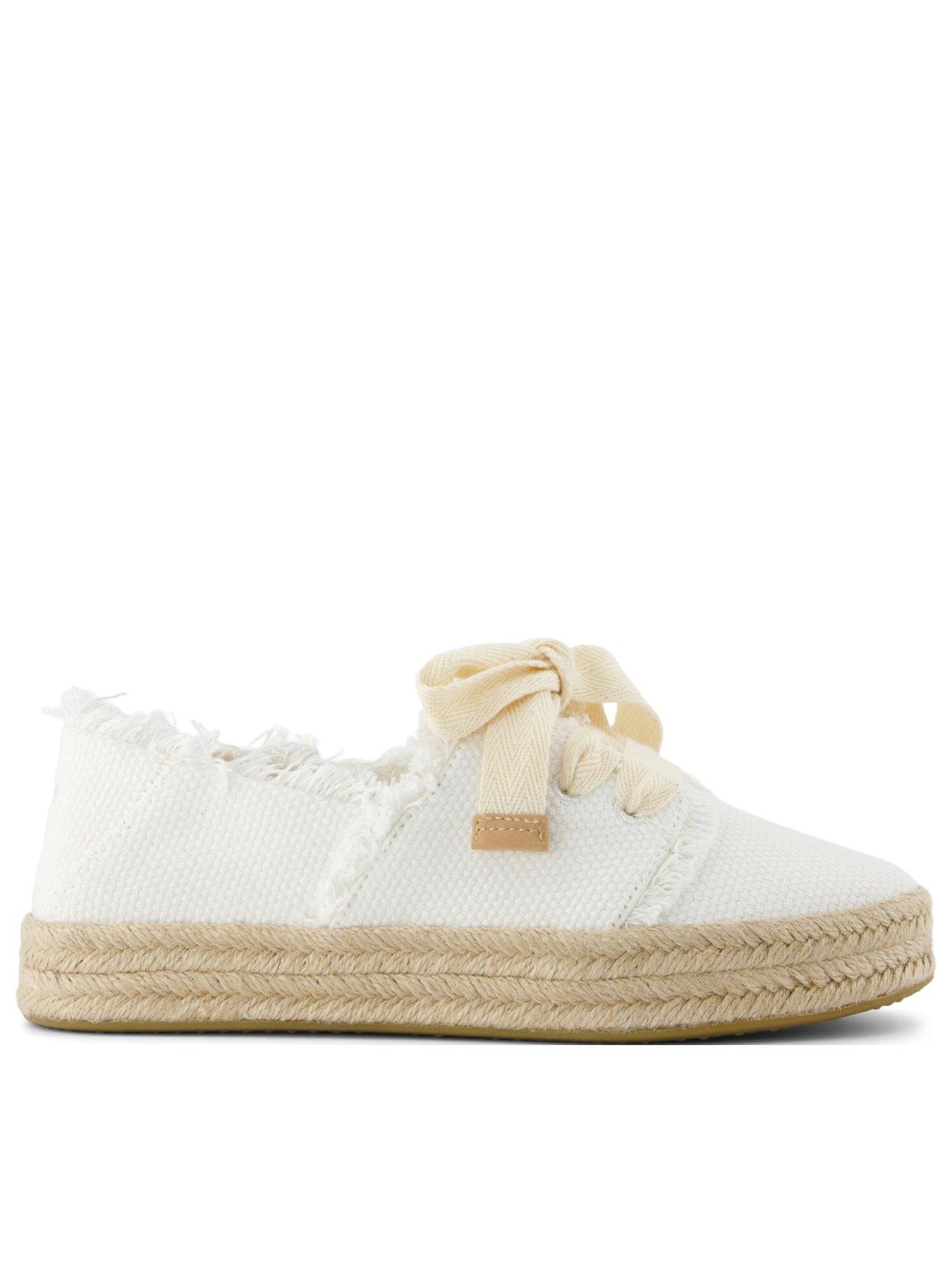 toms-carolina-lace-upfront