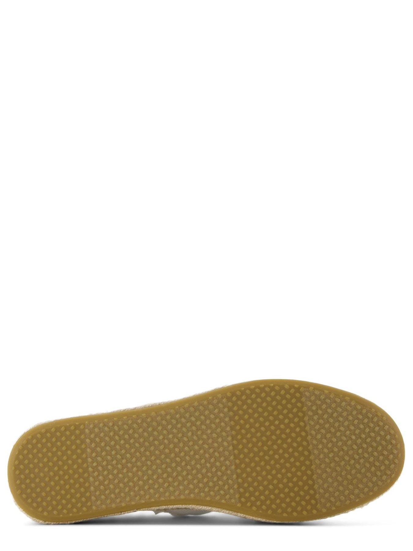 toms-carolina-lace-updetail