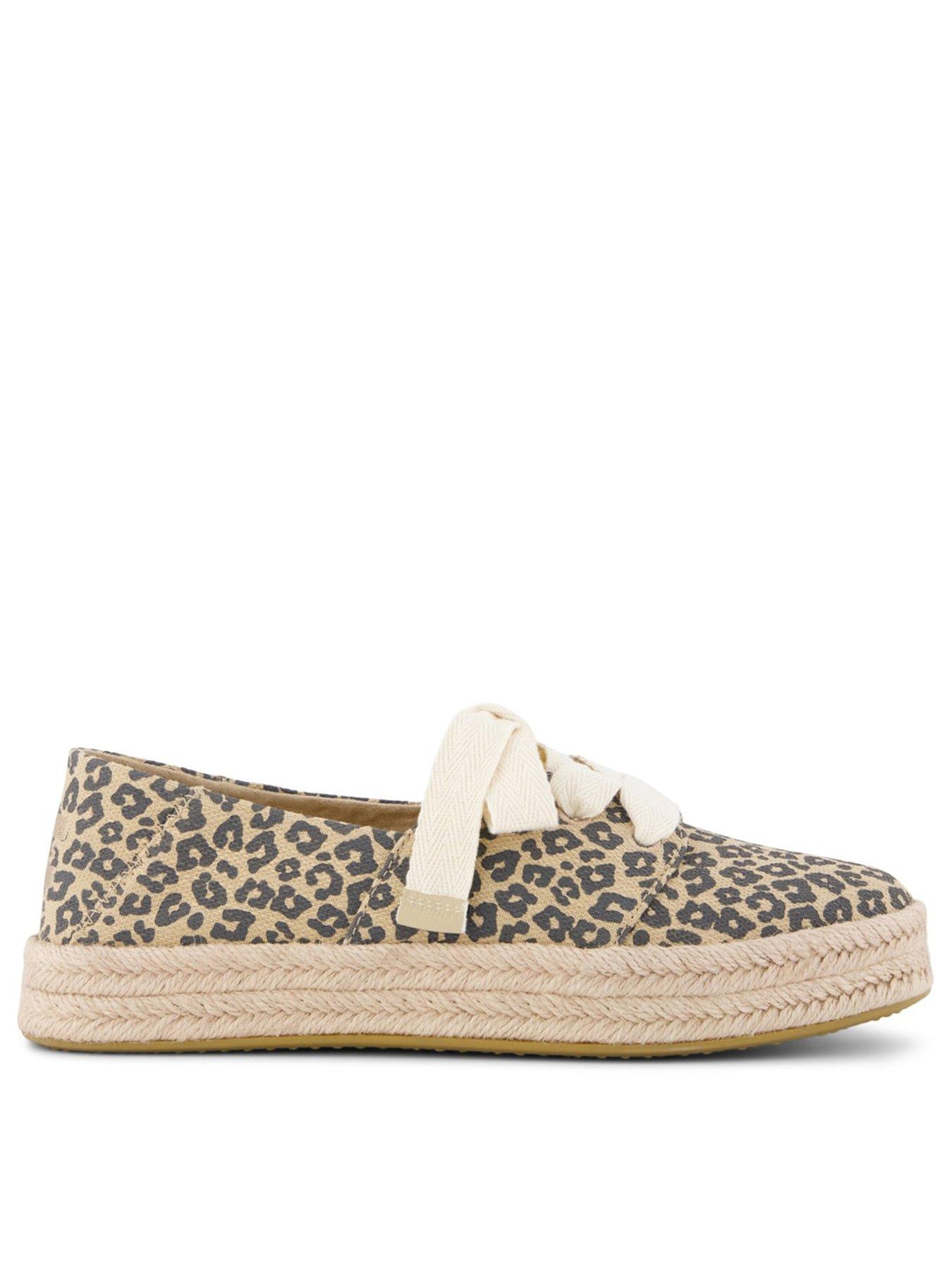toms-carolina-lace-upfront