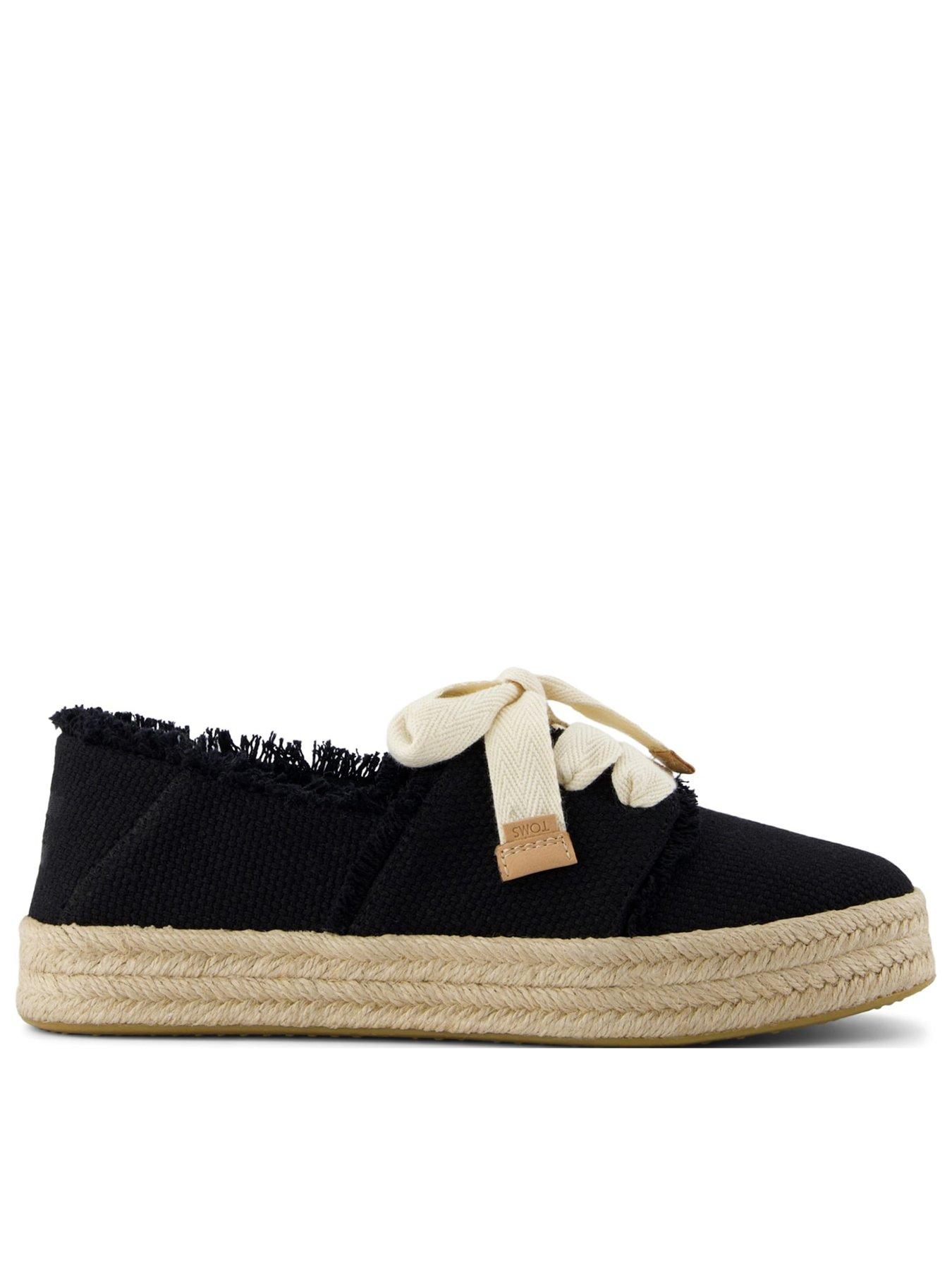 toms-carolina-lace-up-blackfront