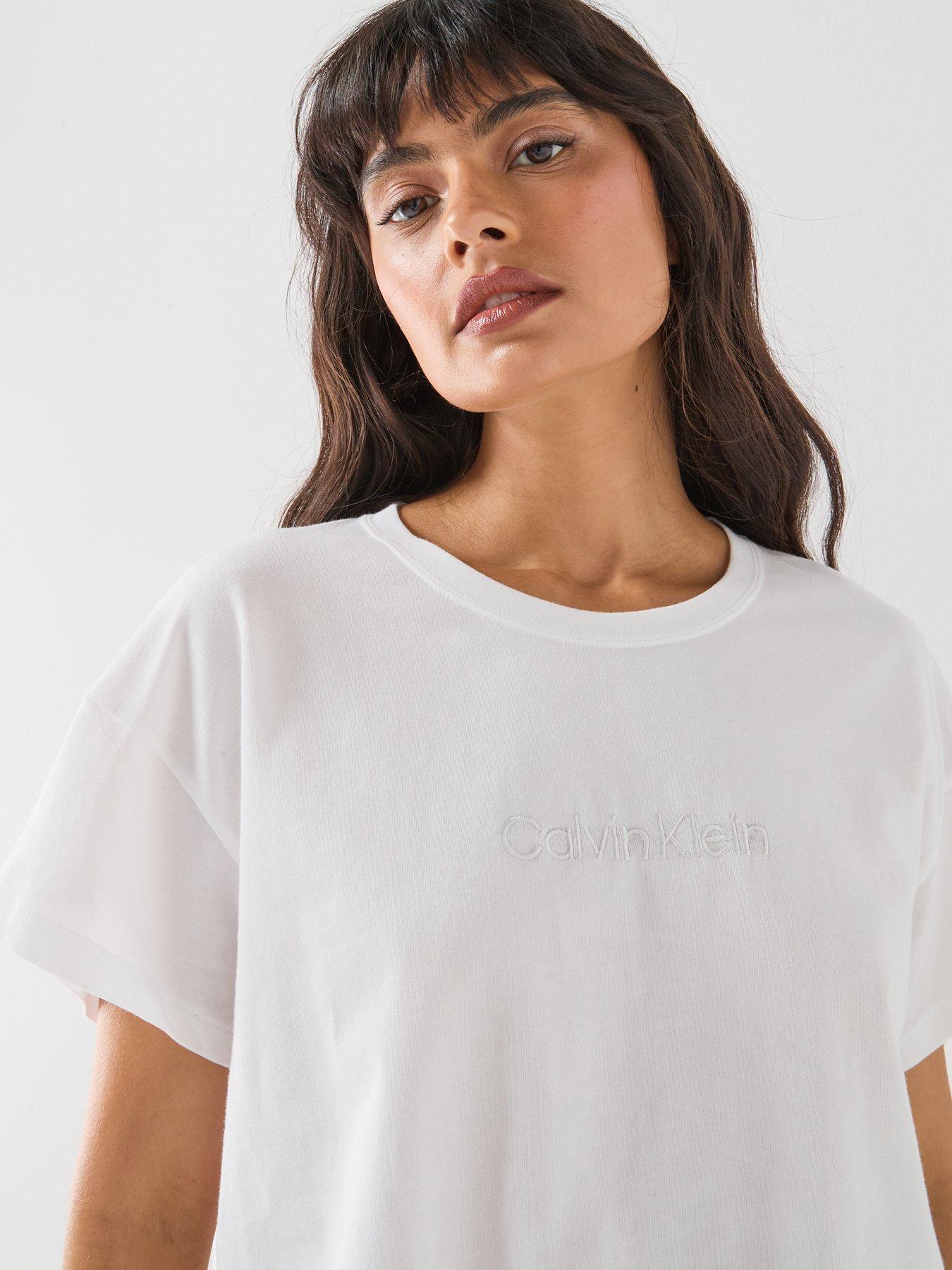 calvin-klein-relaxed-t-shirt-whiteoutfit