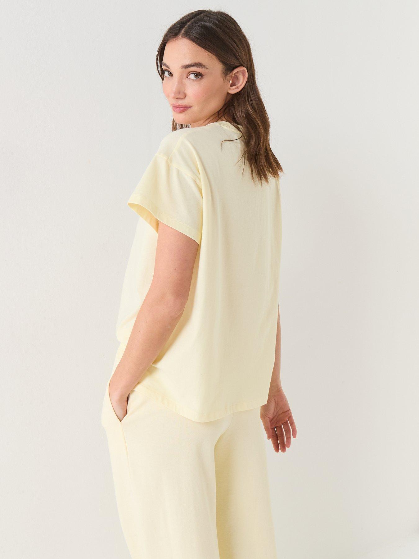 calvin-klein-relaxed-t-shirt-yellowstillFront