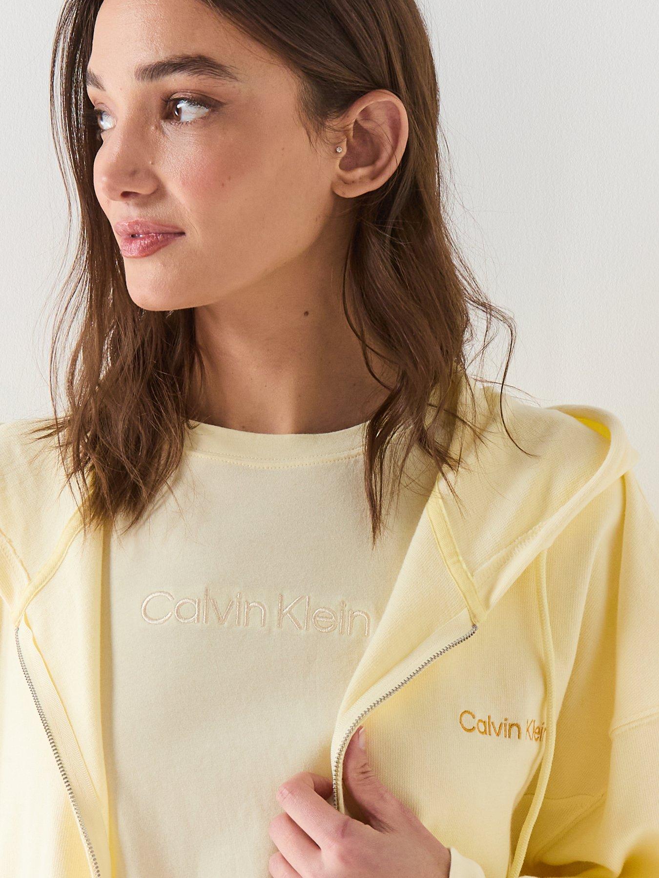 calvin-klein-relaxed-t-shirt-yellowoutfit